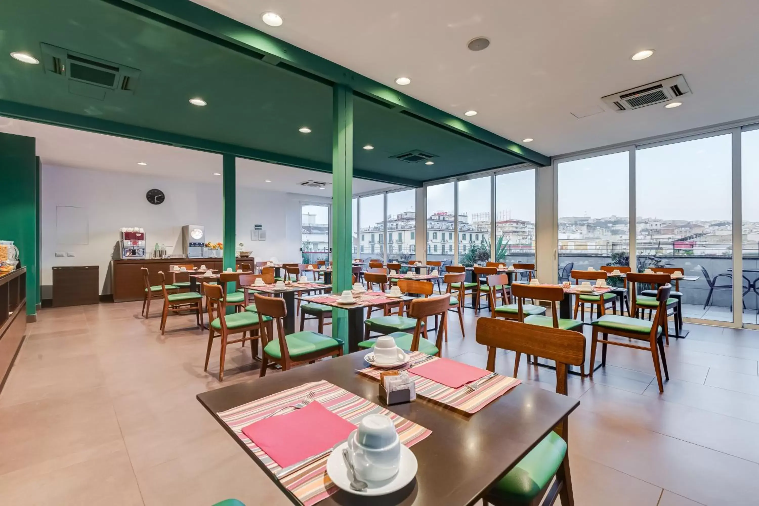 Breakfast, Restaurant/Places to Eat in Best Western Hotel Plaza