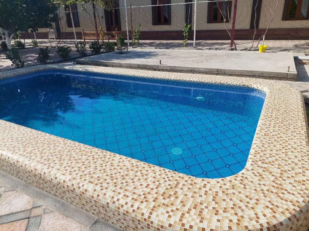 Pool view in Samarabonu Hotel