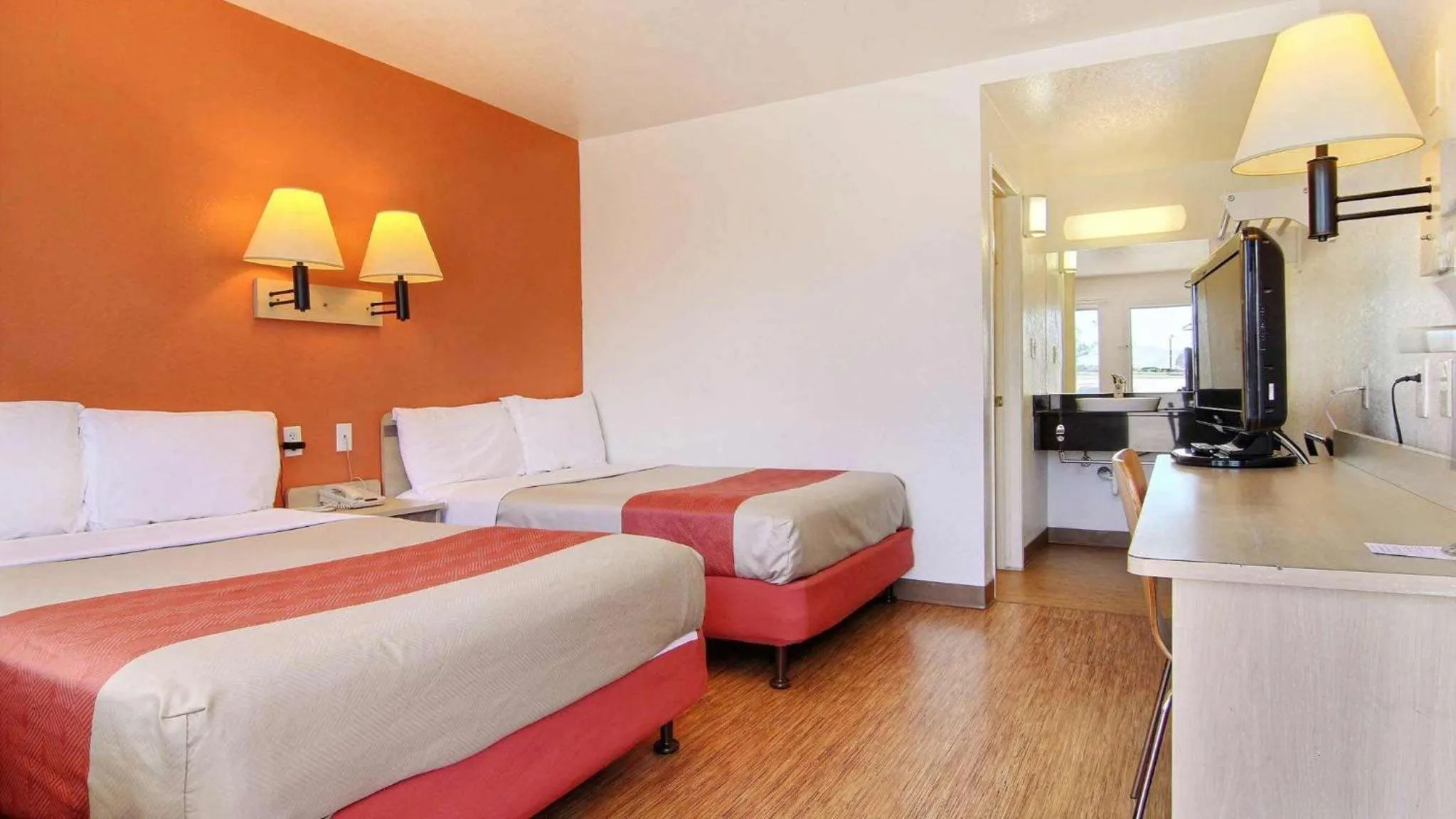 TV and multimedia, Bed in Motel 6-San Angelo, TX