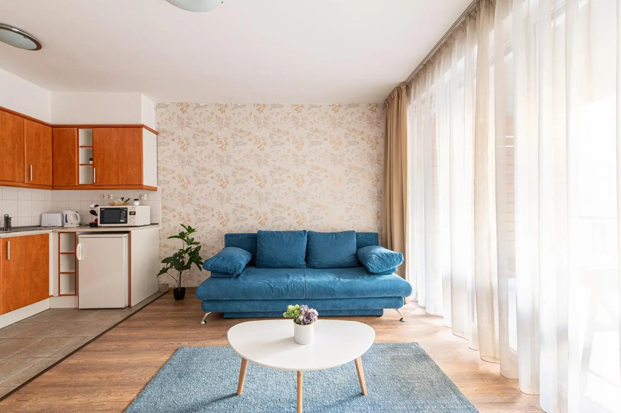 Kitchen or kitchenette, Seating Area in Nova Aparthotel