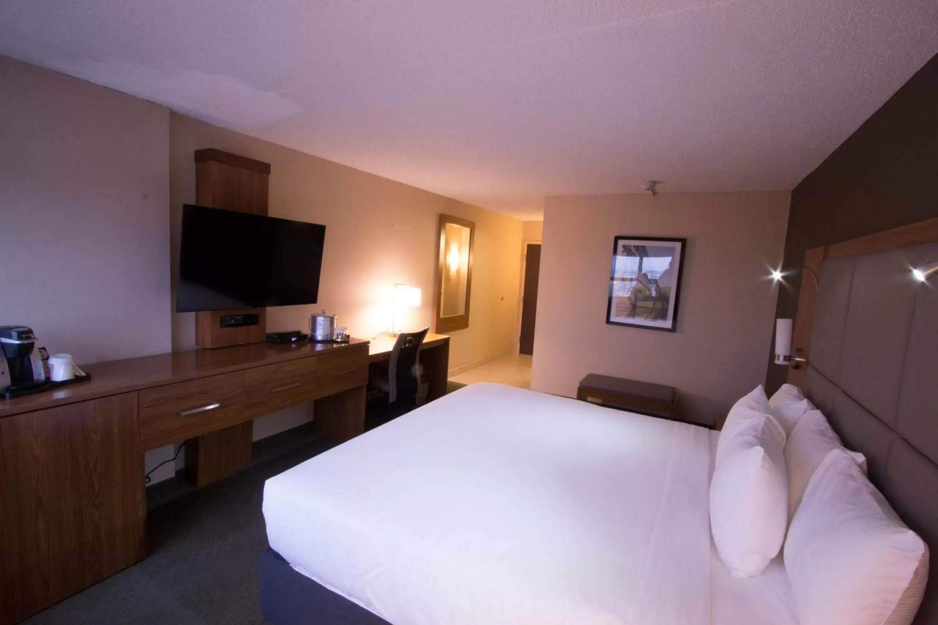 Bed in Ramada by Wyndham Northern Grand Hotel & Conference Centre