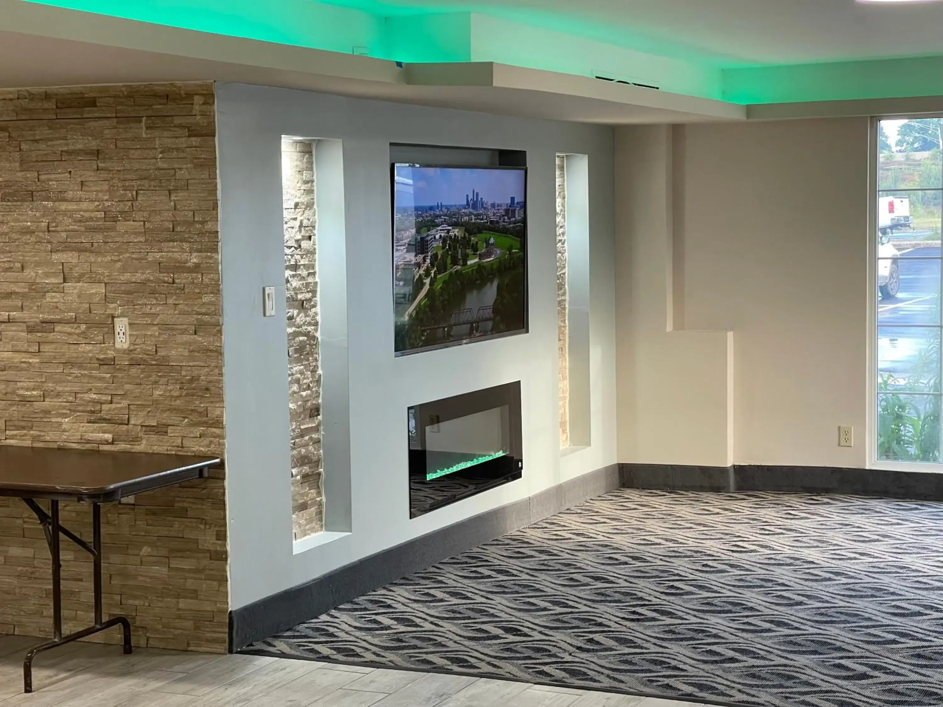 Property building in La Quinta Inn by Wyndham Indianapolis Airport Lynhurst