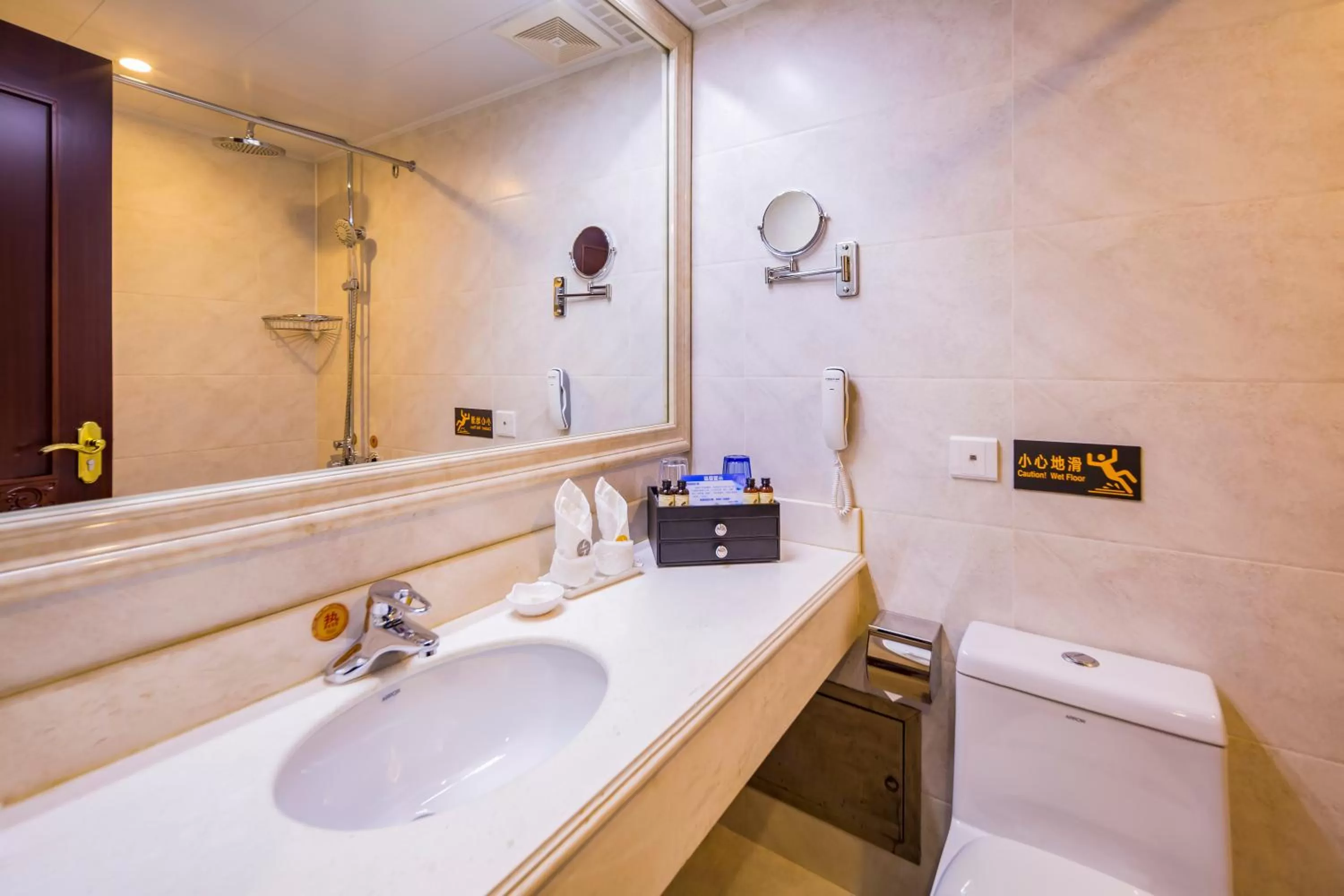 Shower in Beijing Commercial Business Hotel