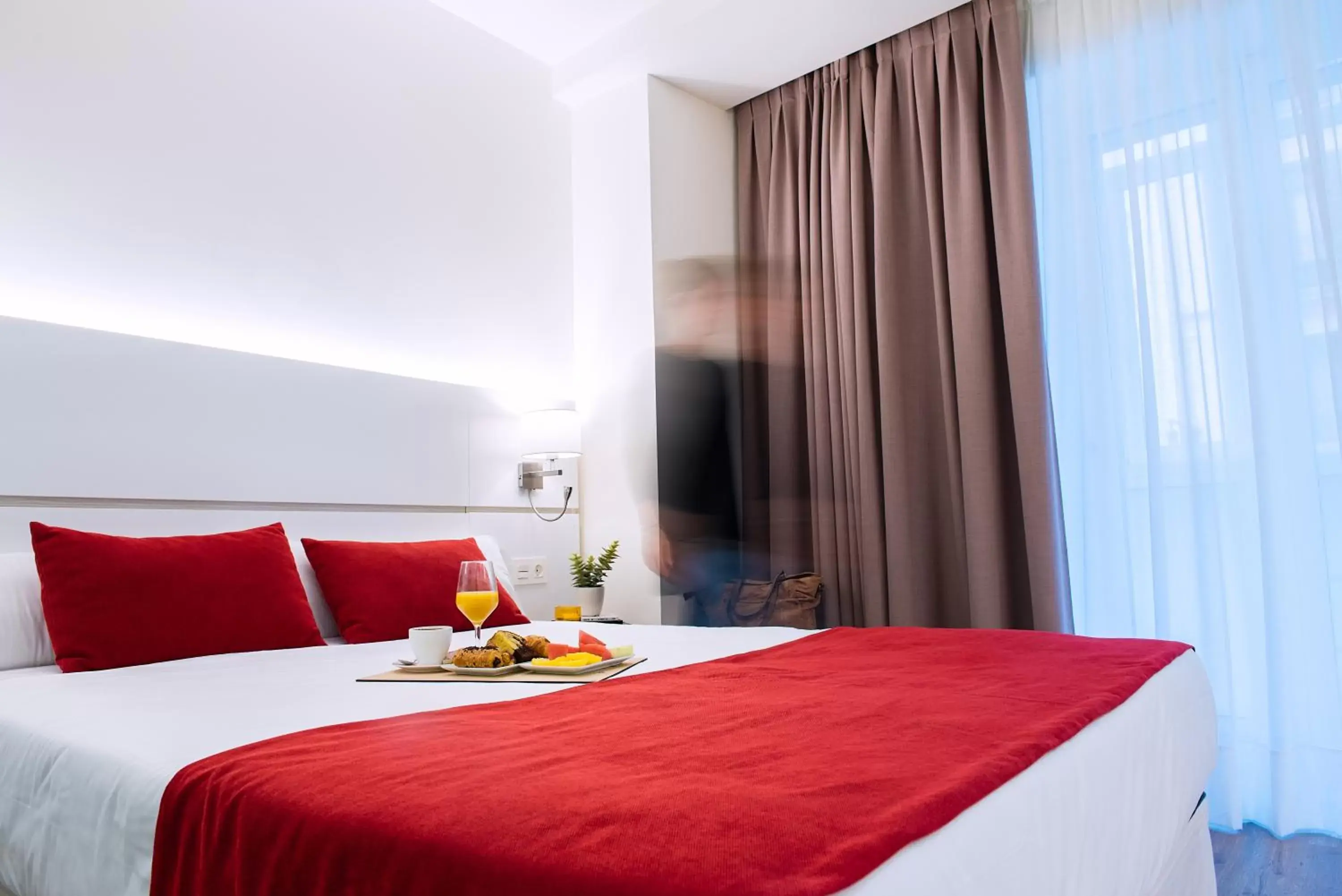 Bedroom, Bed in Hotel Pompaelo Plaza del Ayuntamiento & Spa Bedroom, Bed in Hotel Pompaelo Plaza del Ayuntamiento & Spa