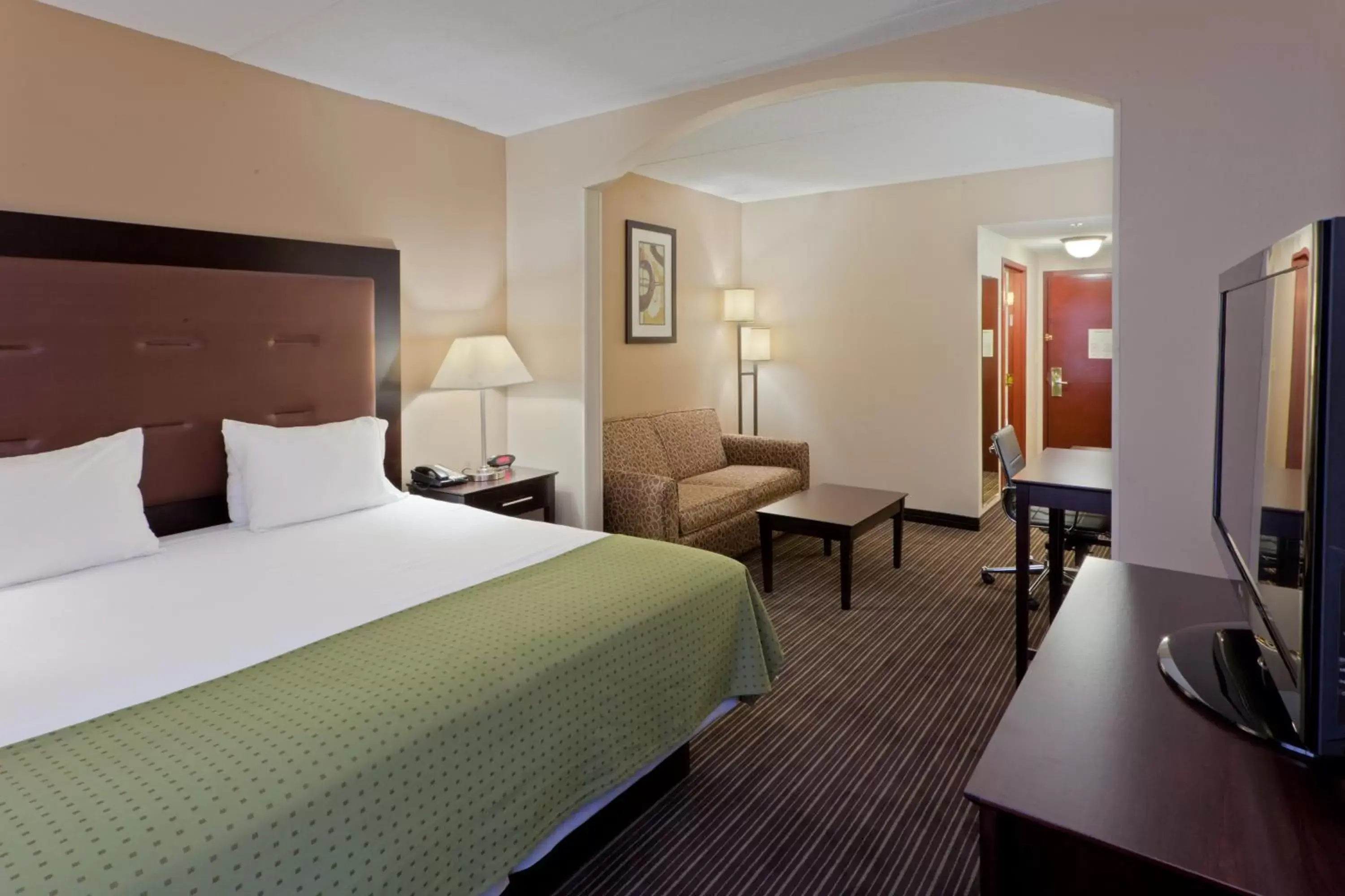 Photo of the whole room, Bed in Holiday Inn Express Hotel & Suites Charleston-Southridge, an IHG Hotel