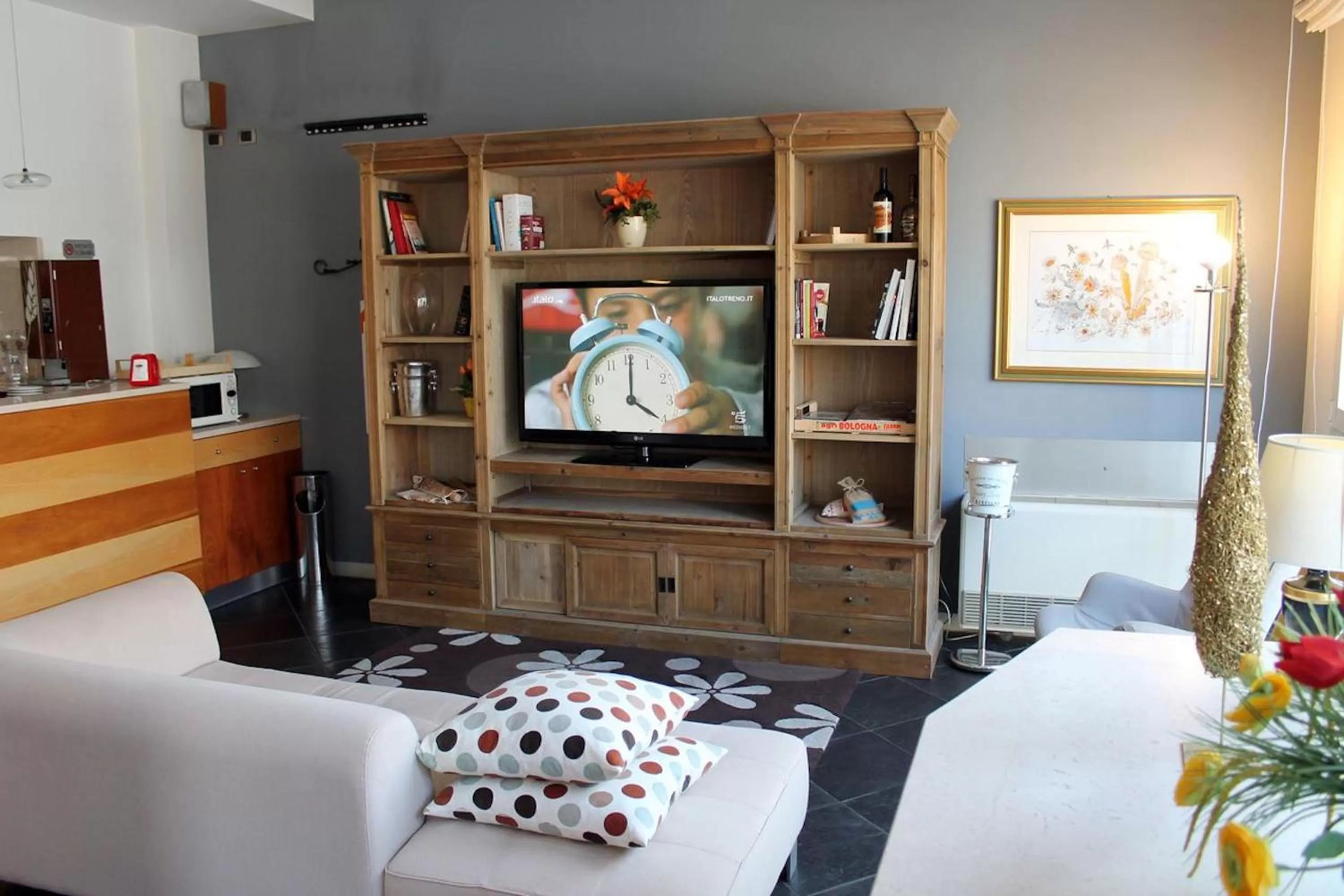 Communal lounge/ TV room in Hotel Rubicone