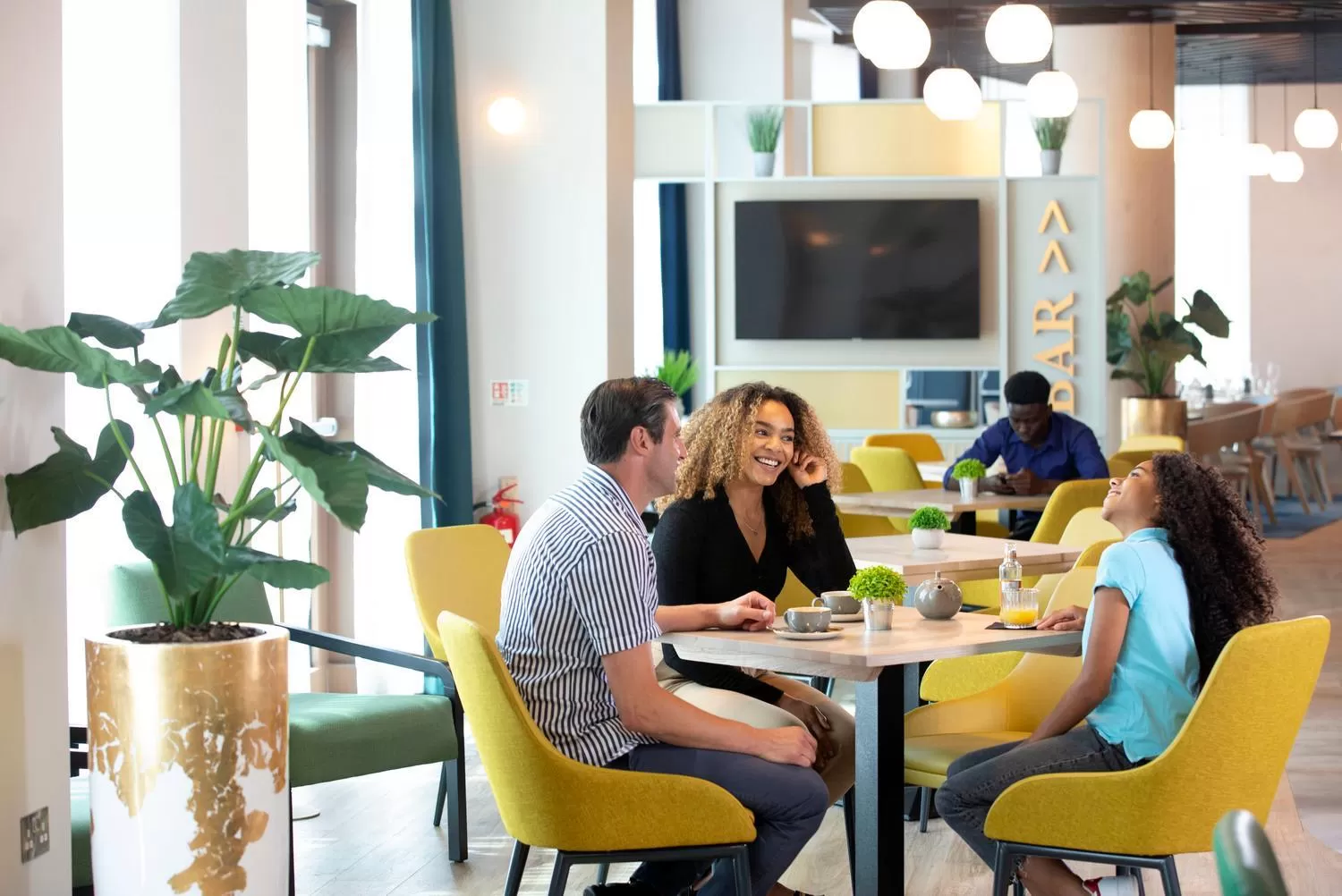 Restaurant/places to eat in Leonardo Hotel Bristol City