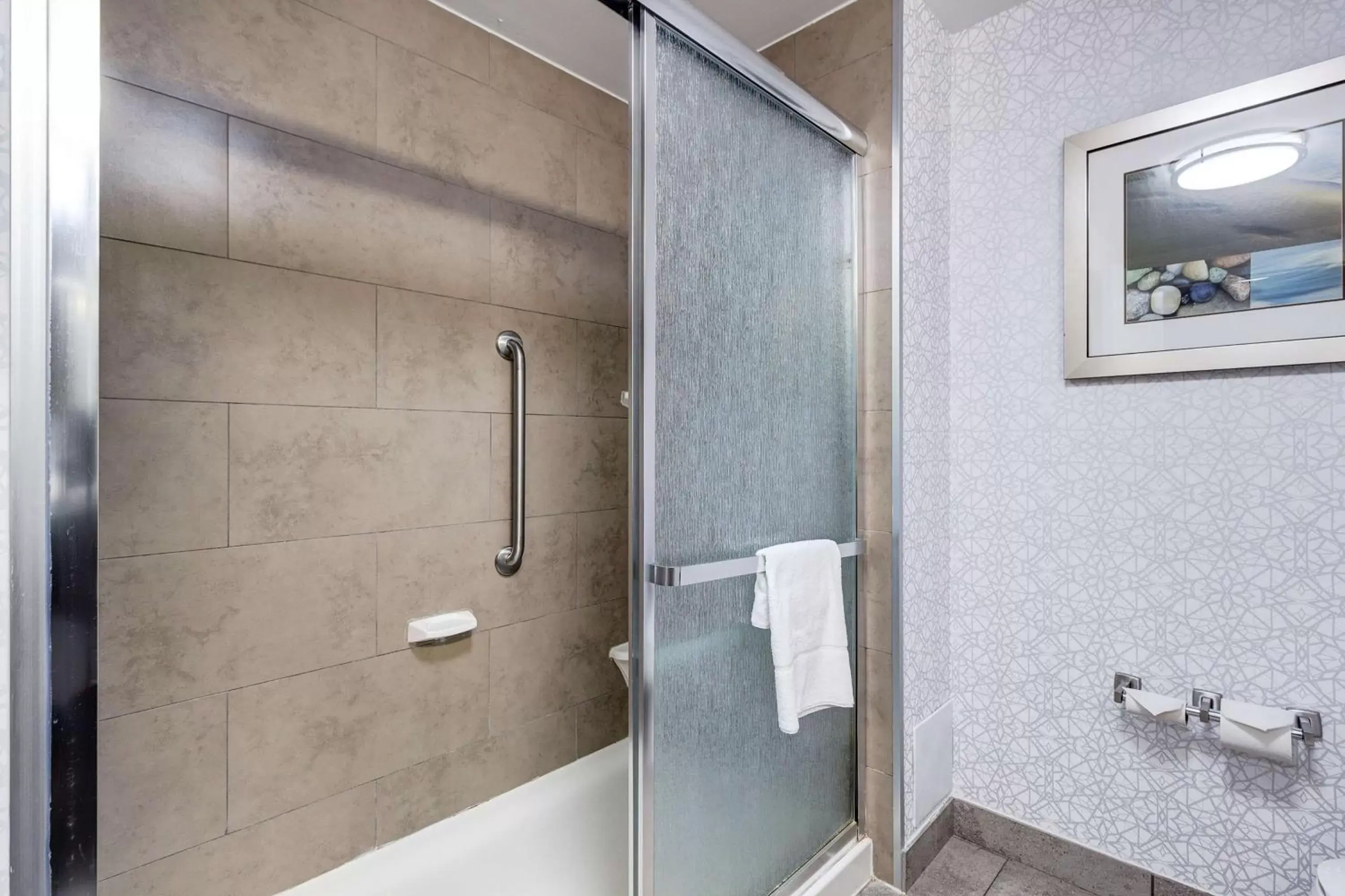 Bathroom in Hampton Inn & Suites by Hilton Brantford