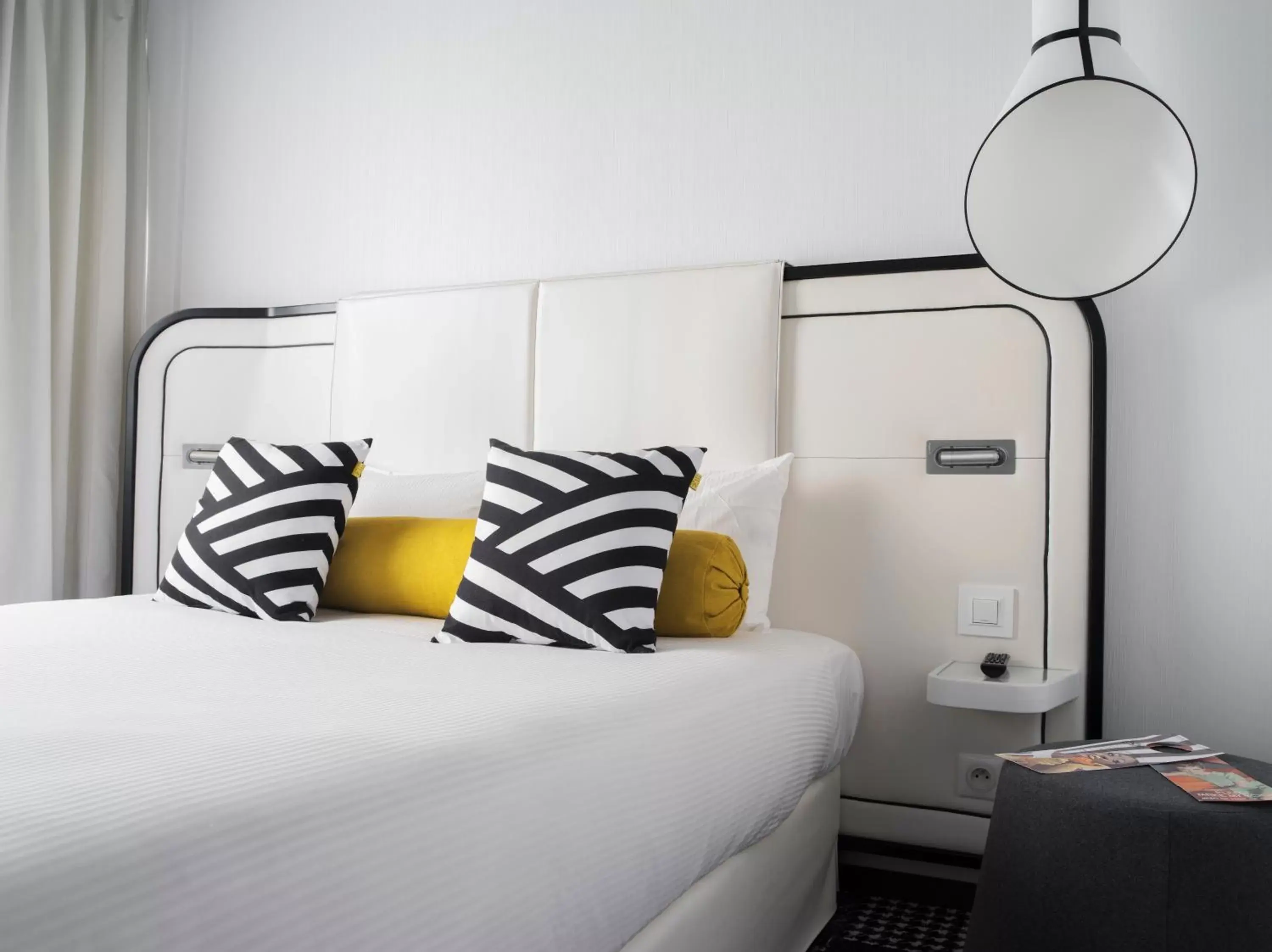Bedroom, Bed in Hotel Ekta Champs Elysées