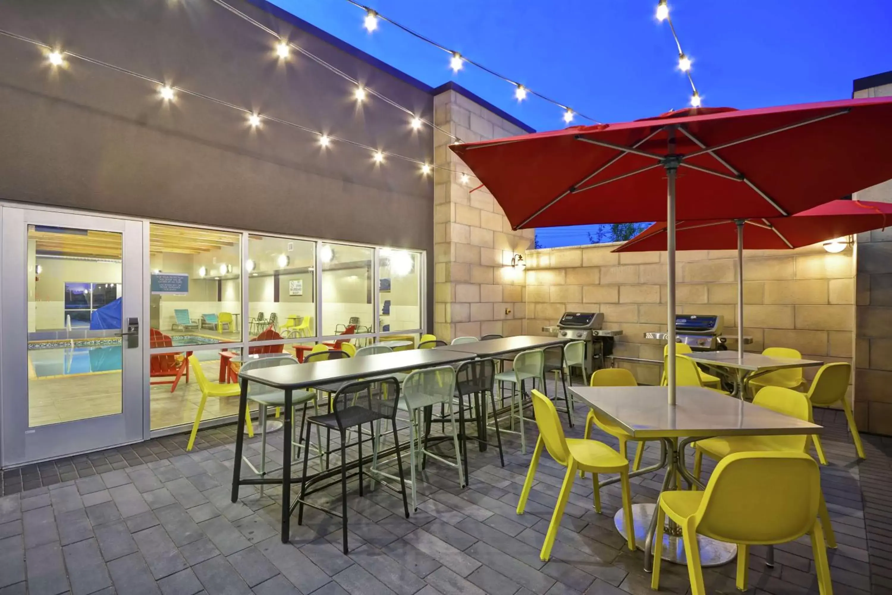 Patio, Restaurant/Places to Eat in Home2 Suites By Hilton Plymouth Minneapolis