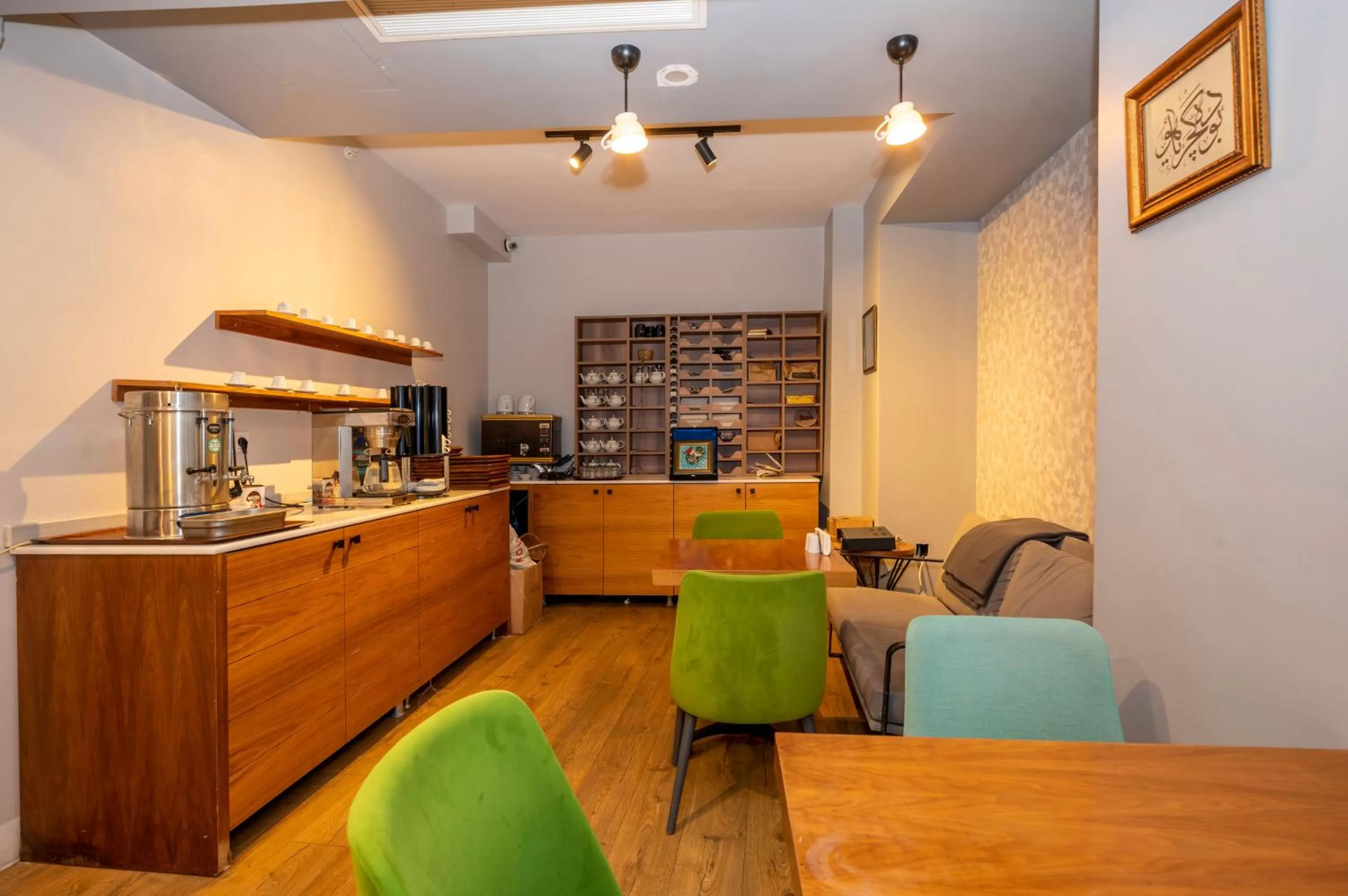 Restaurant/places to eat in Juno Hotel Taksim