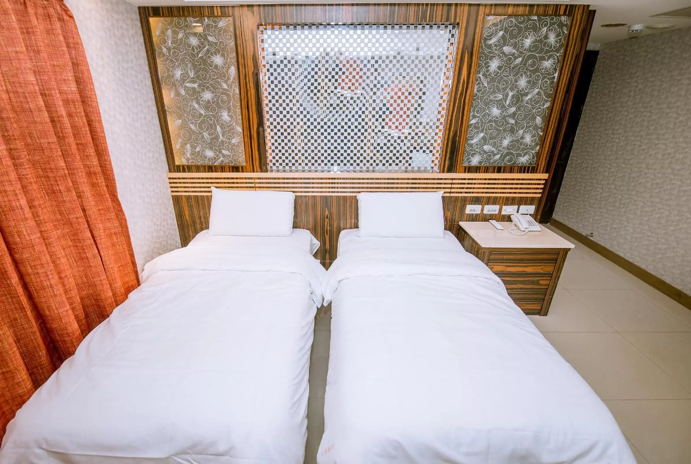 room service, Bed in Guide Hotel Taipei Xinyi