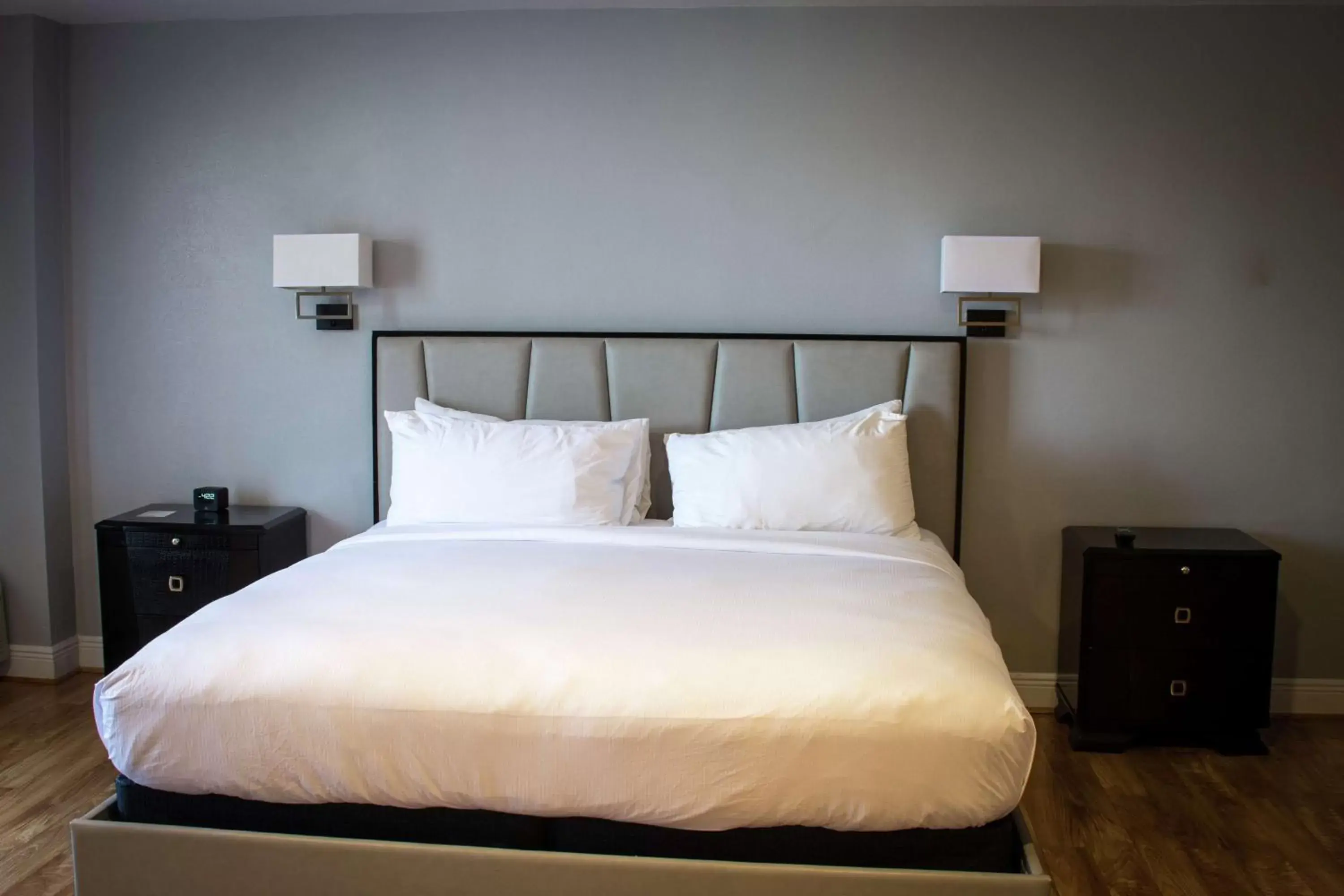 Bed in Midland Plaza Hotel Bed in Midland Plaza Hotel