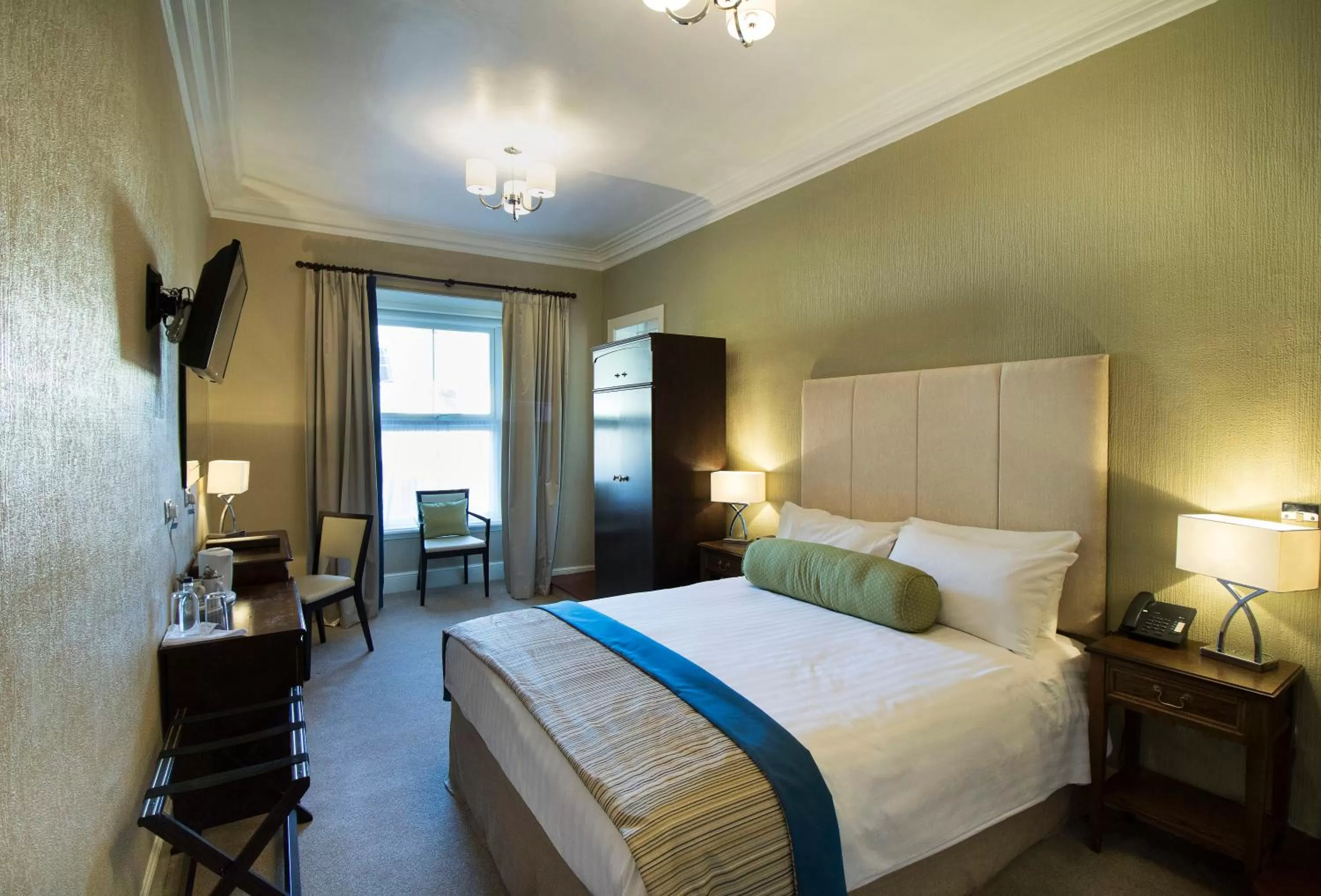 Bedroom, Bed in The Shrubbery Hotel, Ilminster