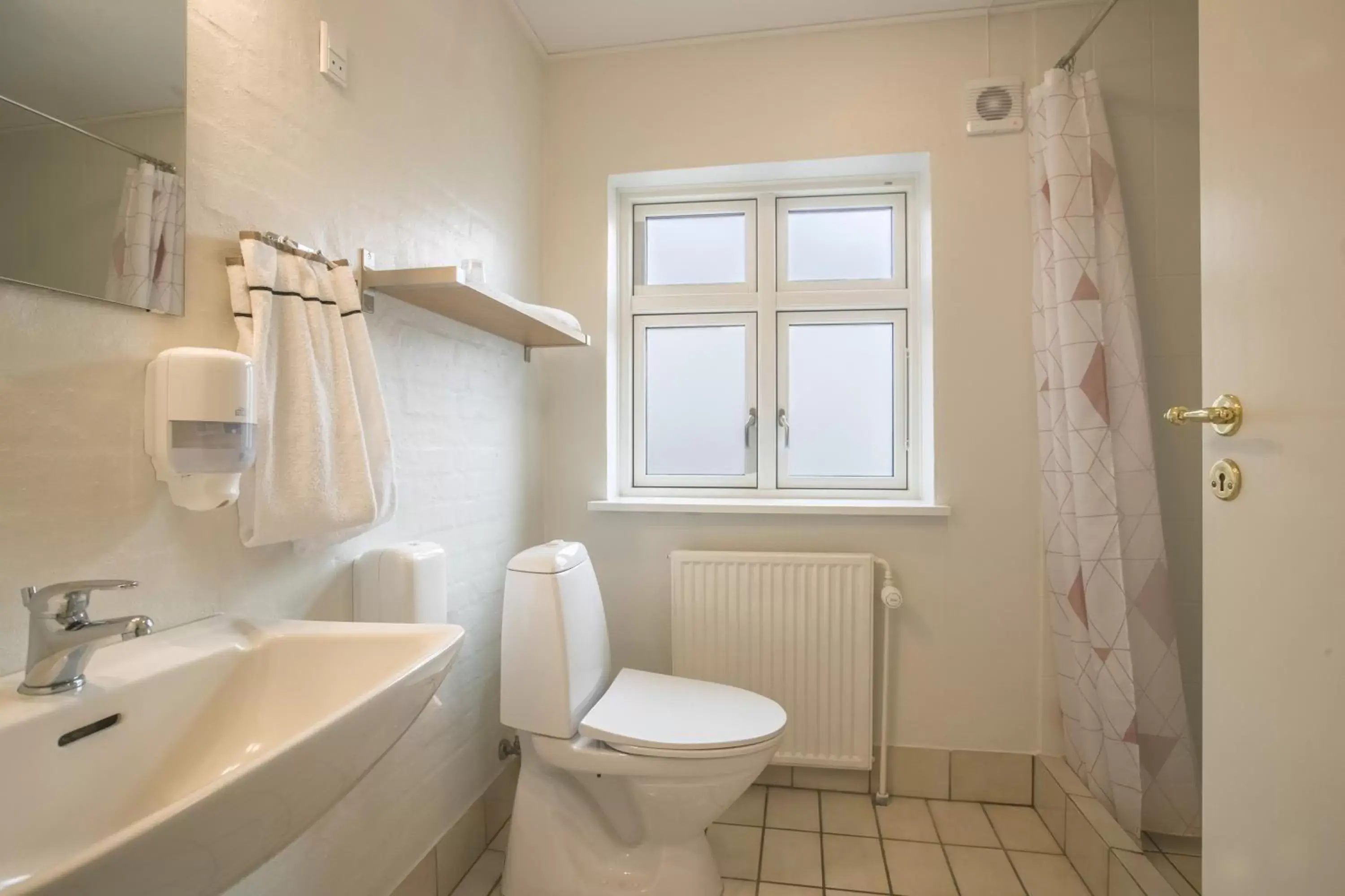 Double or Twin Room with Bathroom - single occupancy in Hotel Postgaarden i Mariager Double or Twin Room with Bathroom - single occupancy in Hotel Postgaarden i Mariager