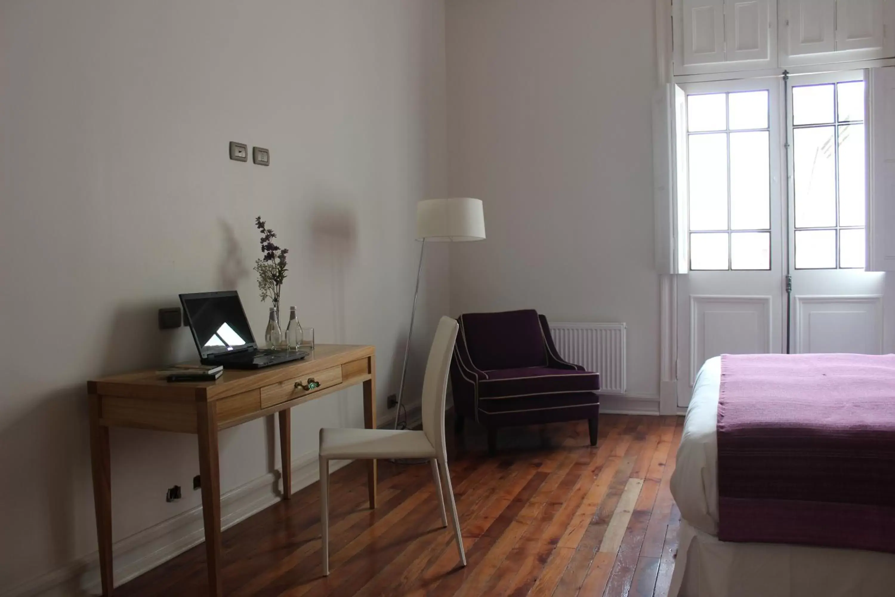 Seating area, TV/Entertainment Center in Matildas Hotel Boutique