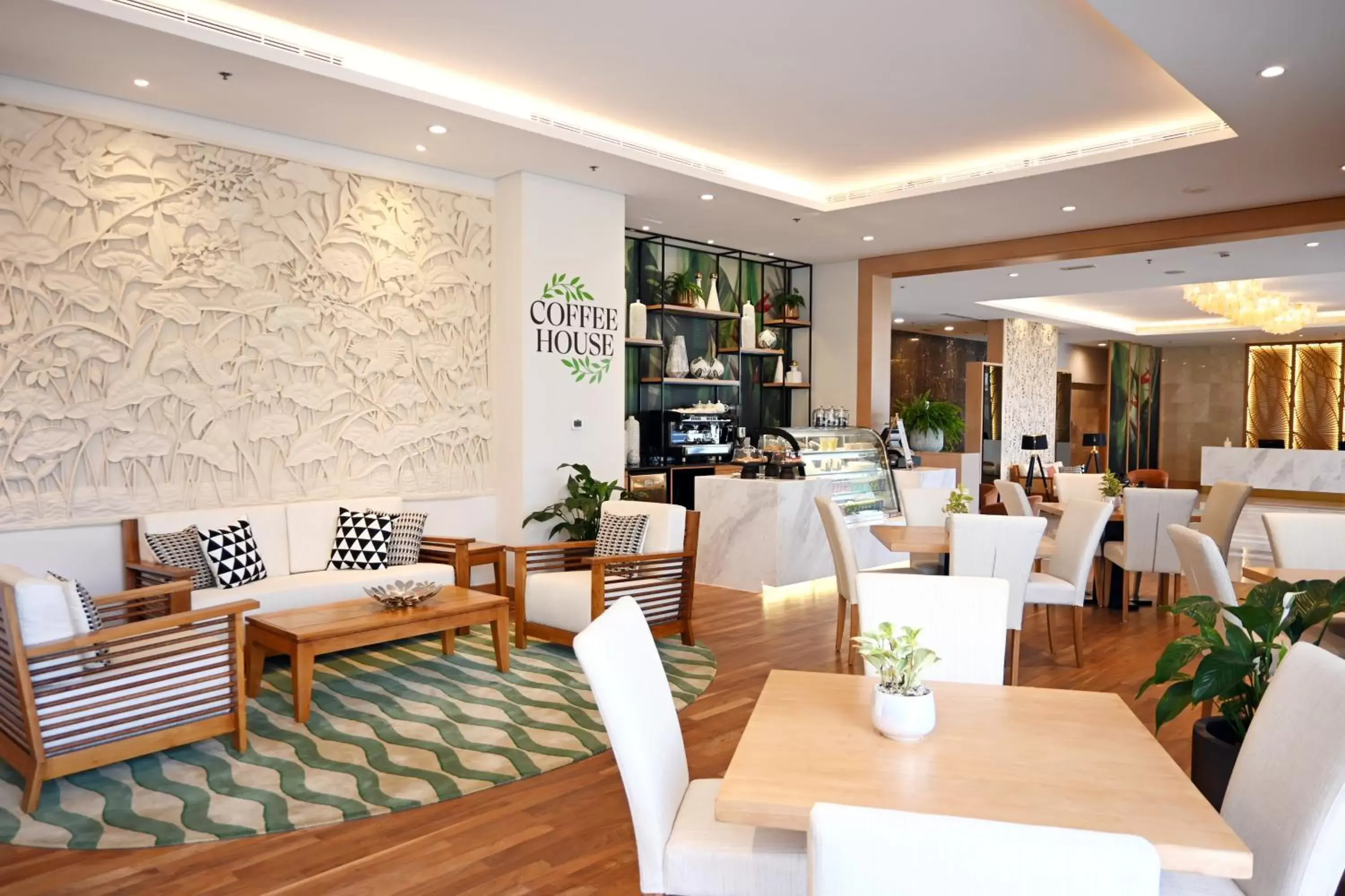 Restaurant/Places to Eat in Park Apartments Dubai, an Edge By Rotana Hotel