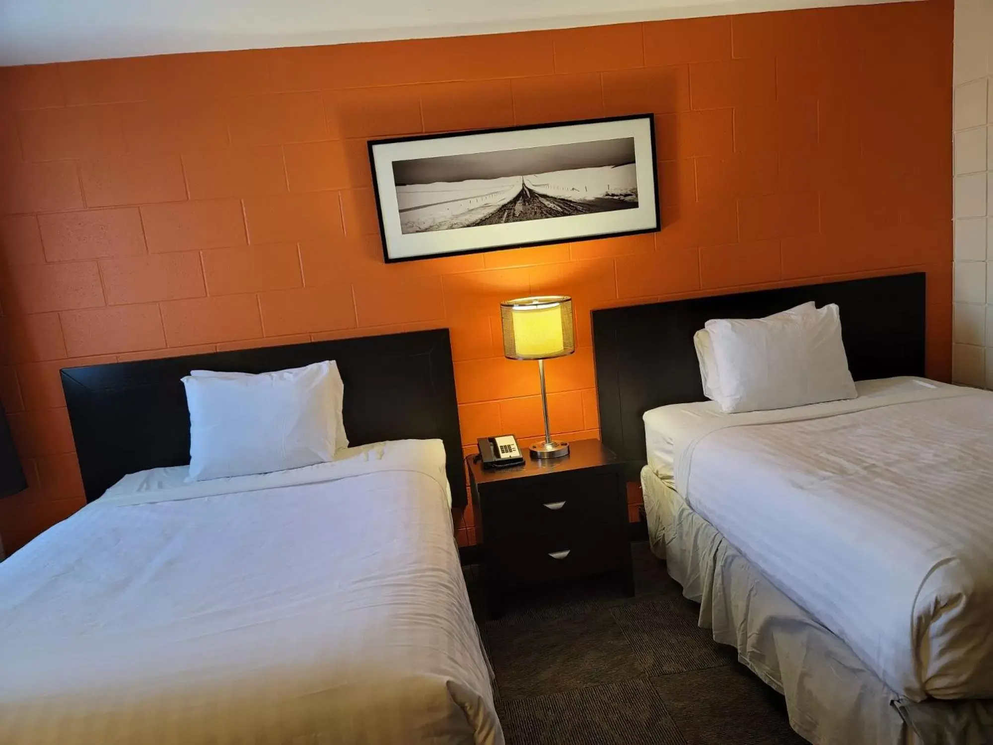 Bed in Roadking Inns Motel