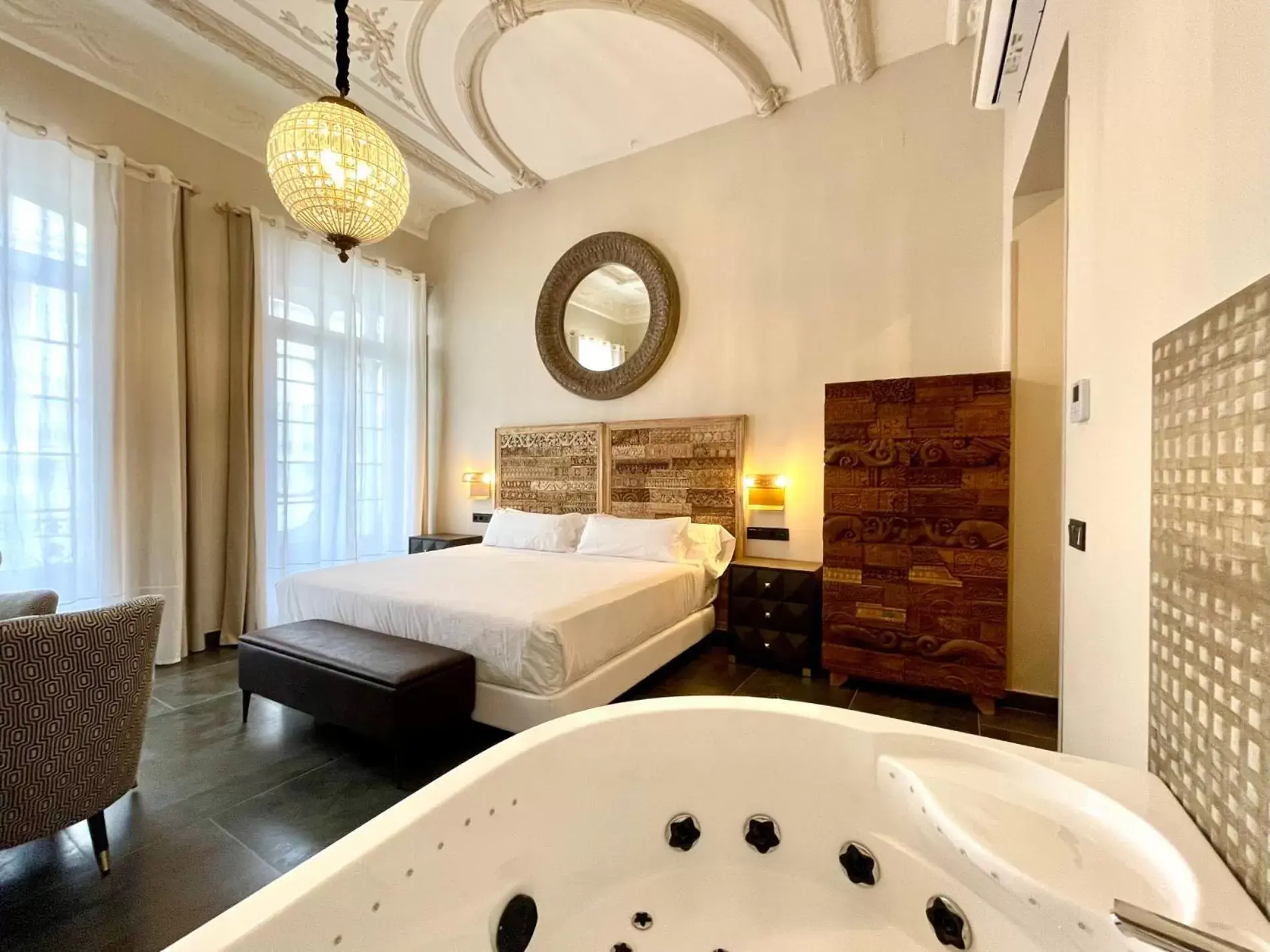 Hot Tub, Bed in Akla Hotel Badajoz Hot Tub, Bed in Akla Hotel Badajoz