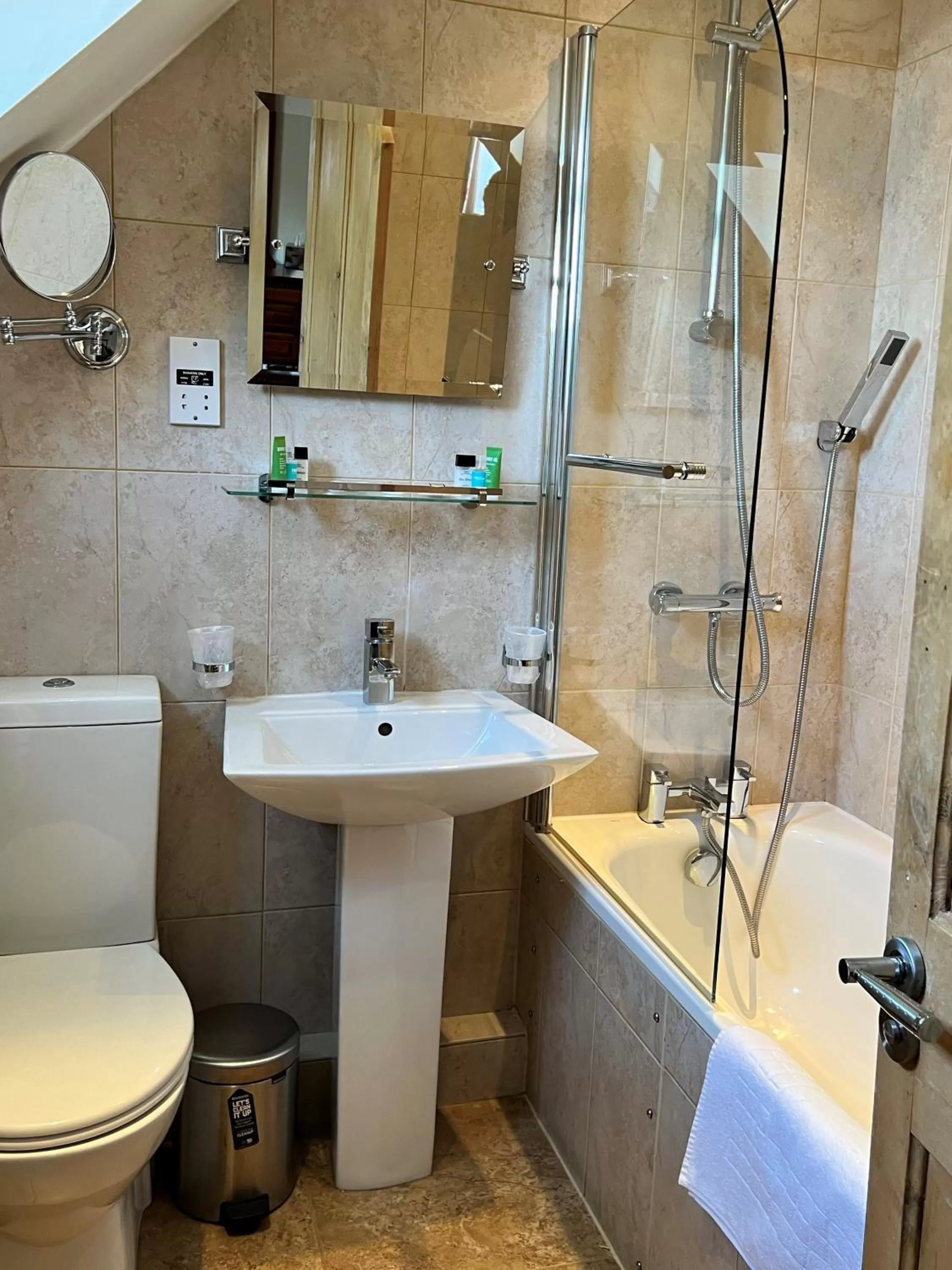 Bathroom in The Kings Arms Inn