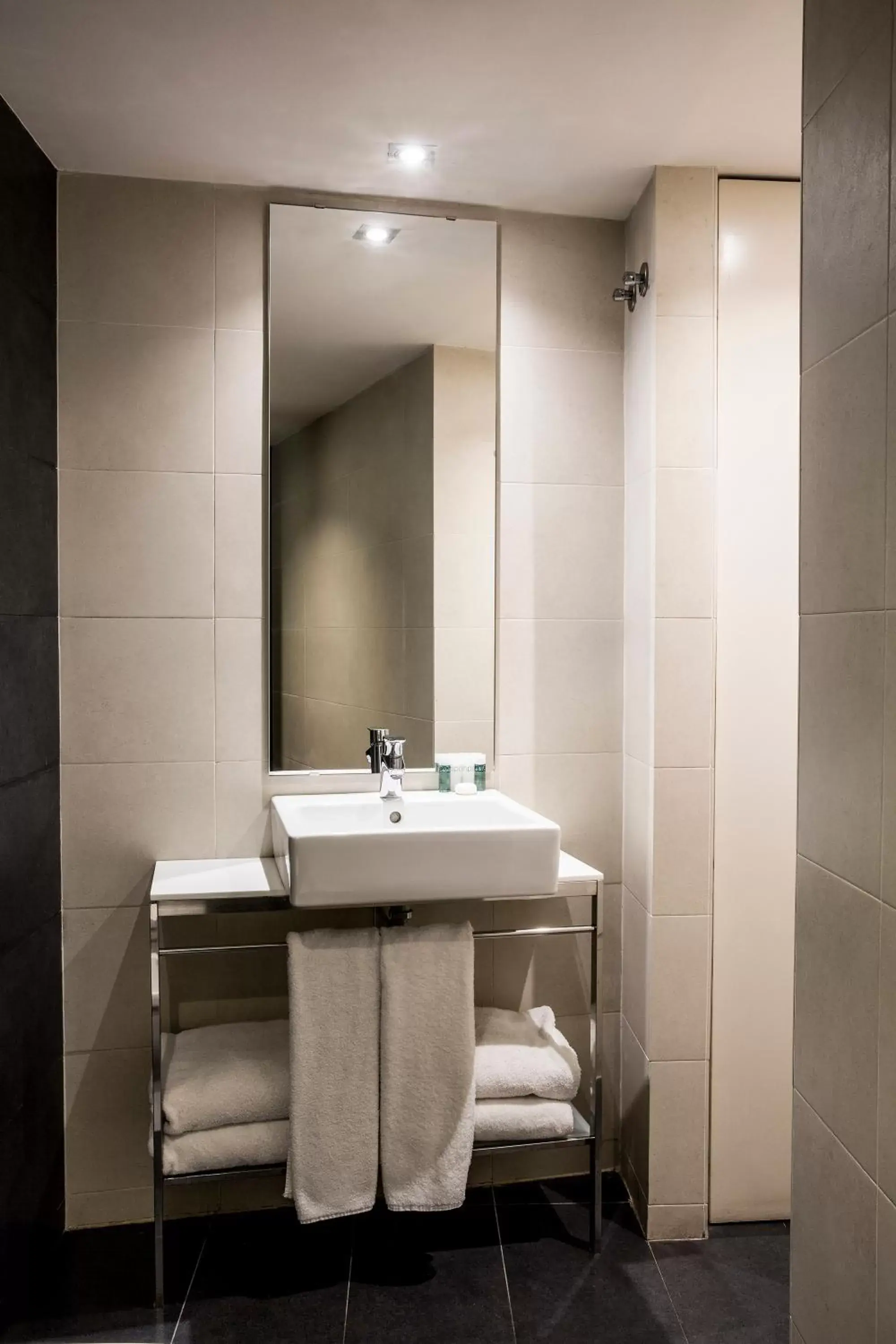 Bathroom in Barcelona Apartment Republica