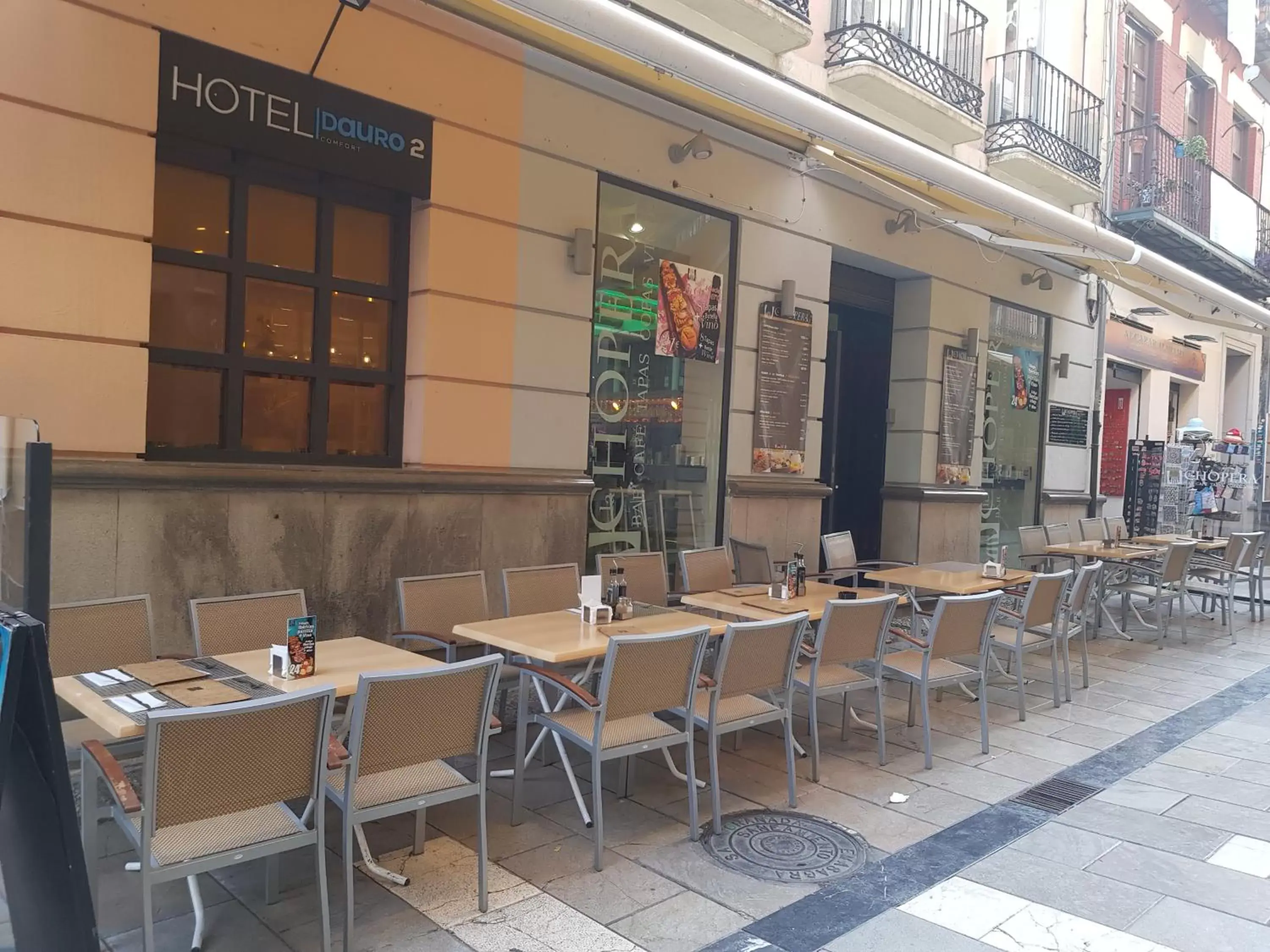 Food, Restaurant/Places to Eat in Hotel Comfort Dauro 2