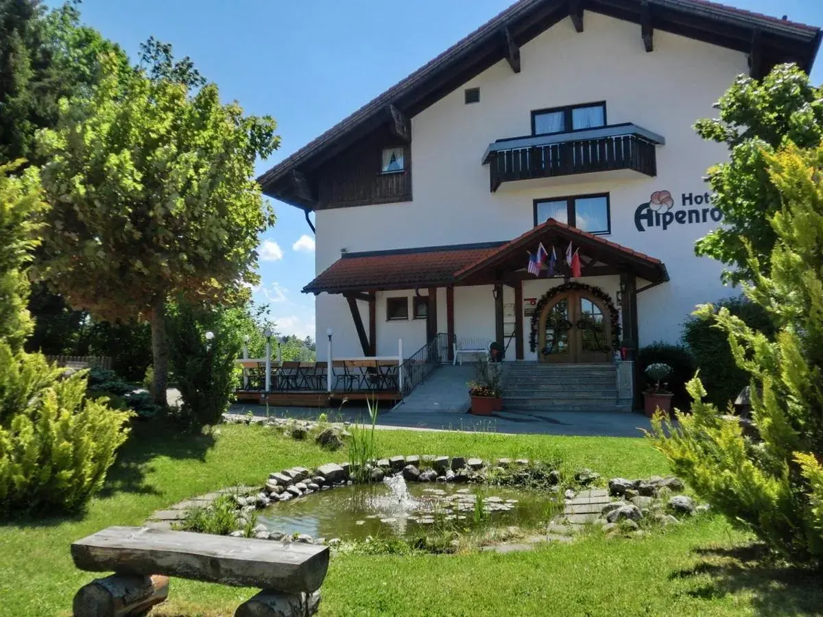 Facade/entrance, Property Building in Akzent Hotel Alpenrose