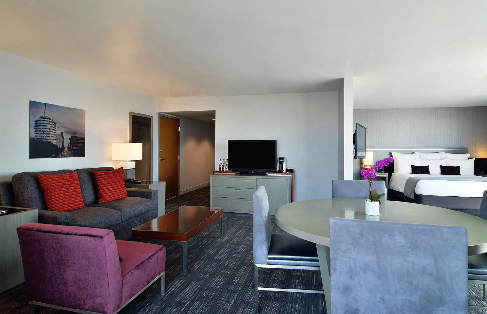 Bedroom in Loews Hollywood Hotel