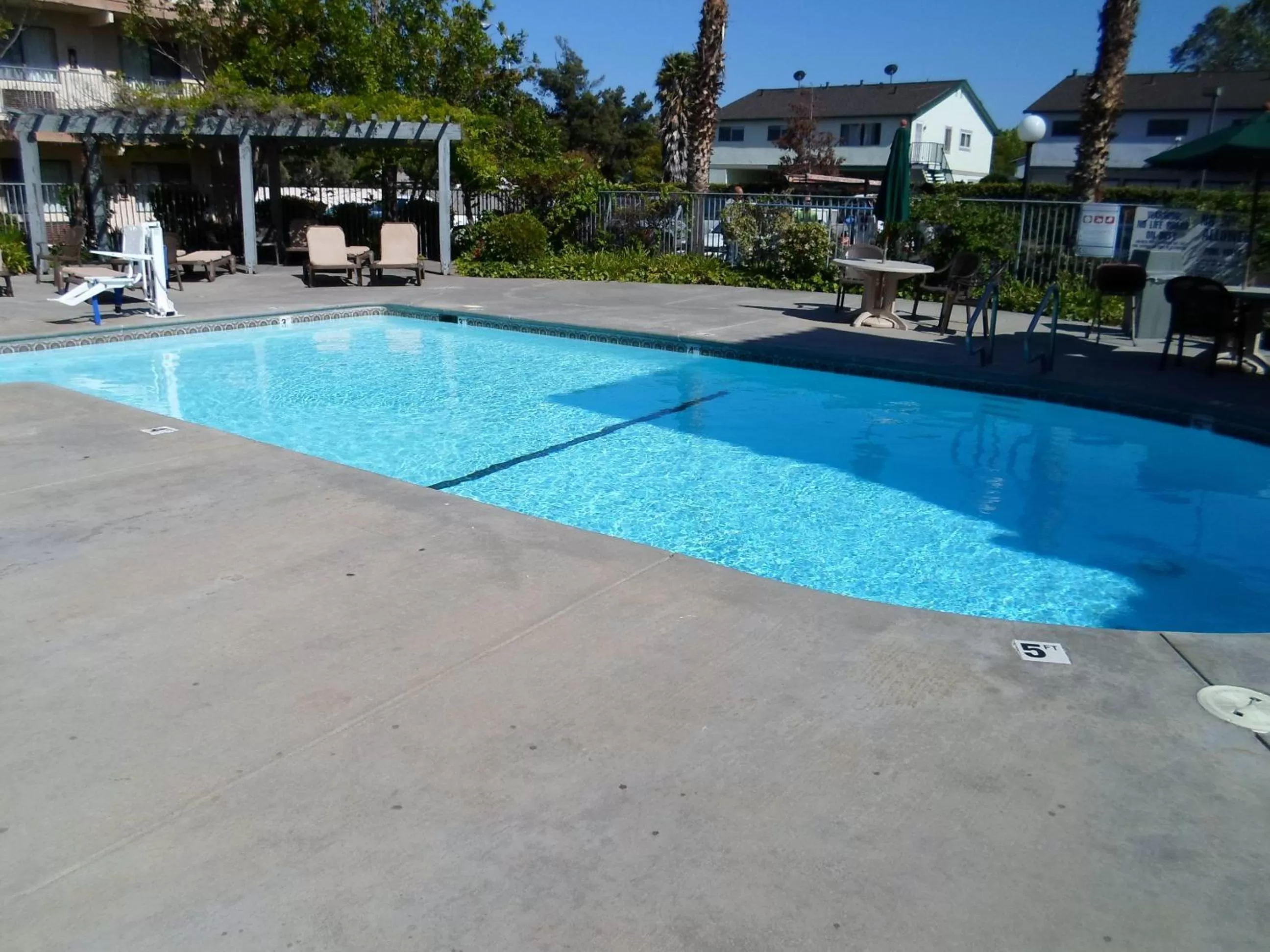 Swimming pool in Days Inn by Wyndham San Jose Airport