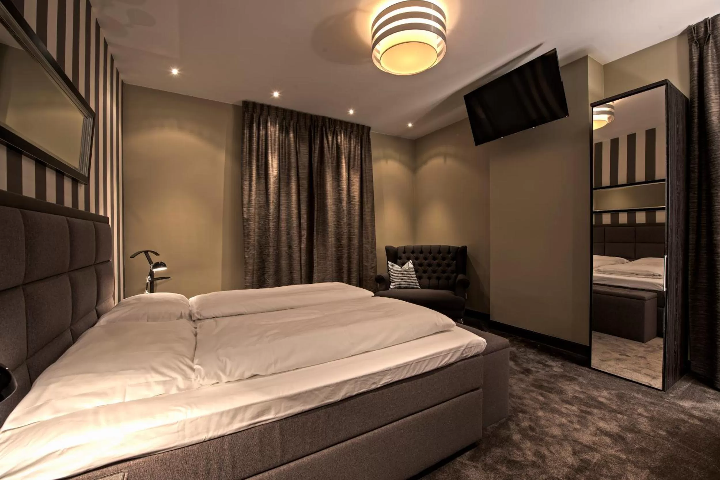 Photo of the whole room, Bed in Hotel-Restaurant Unicum Elzenhagen