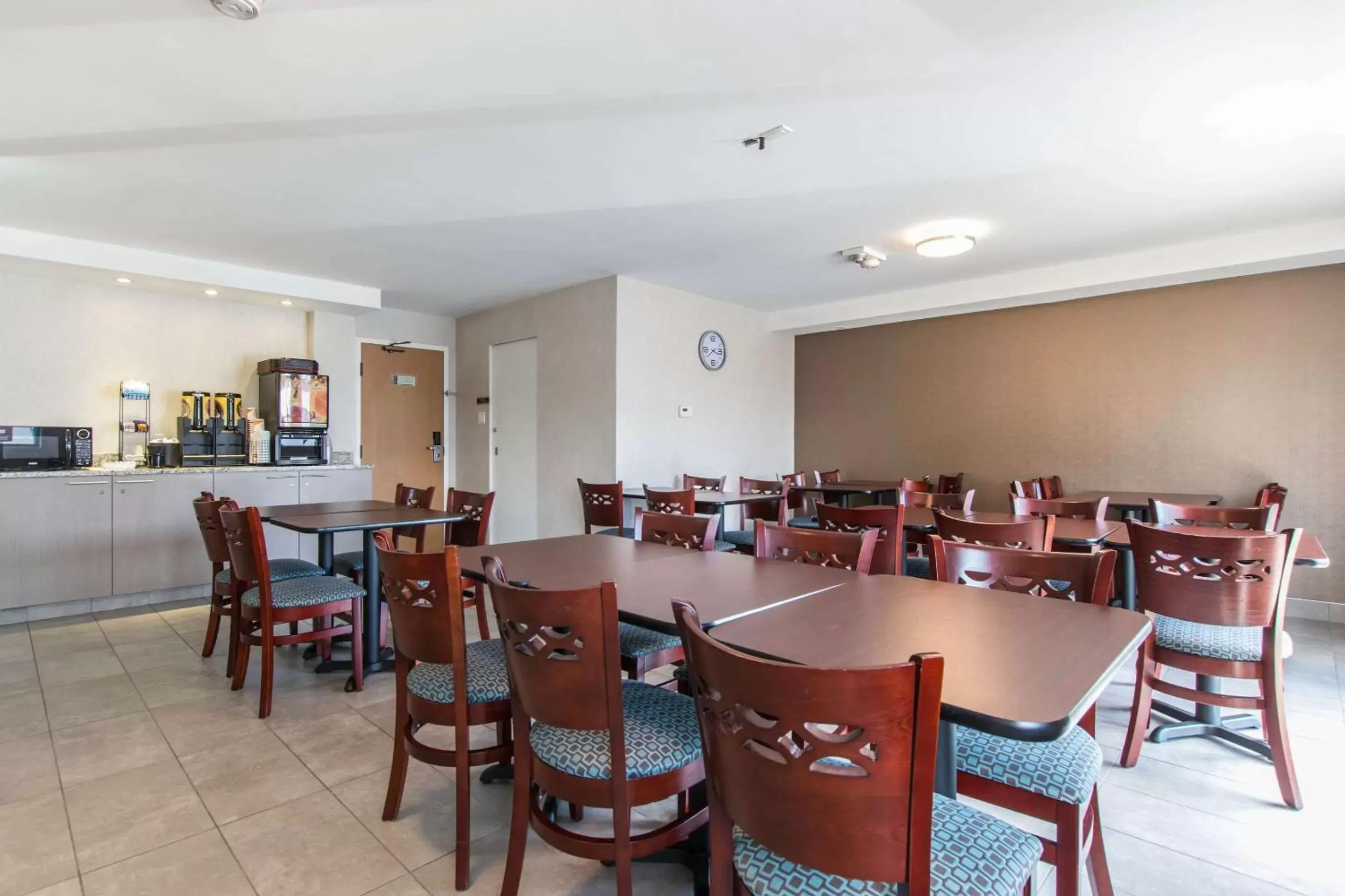 Restaurant/Places to Eat in Comfort Inn Trois-Rivieres