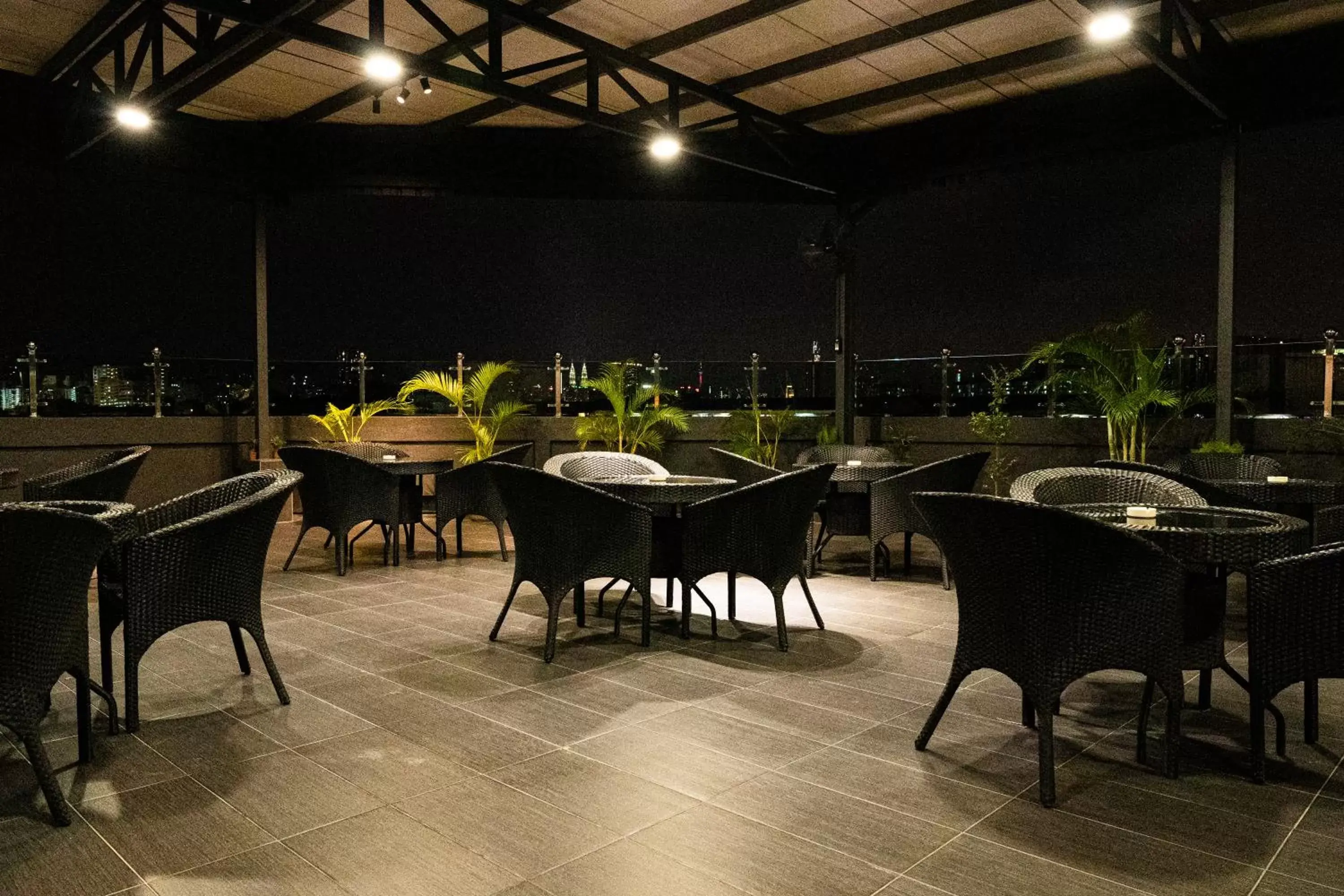 Patio, Restaurant/Places to Eat in Suwara Hotel Kepong KL