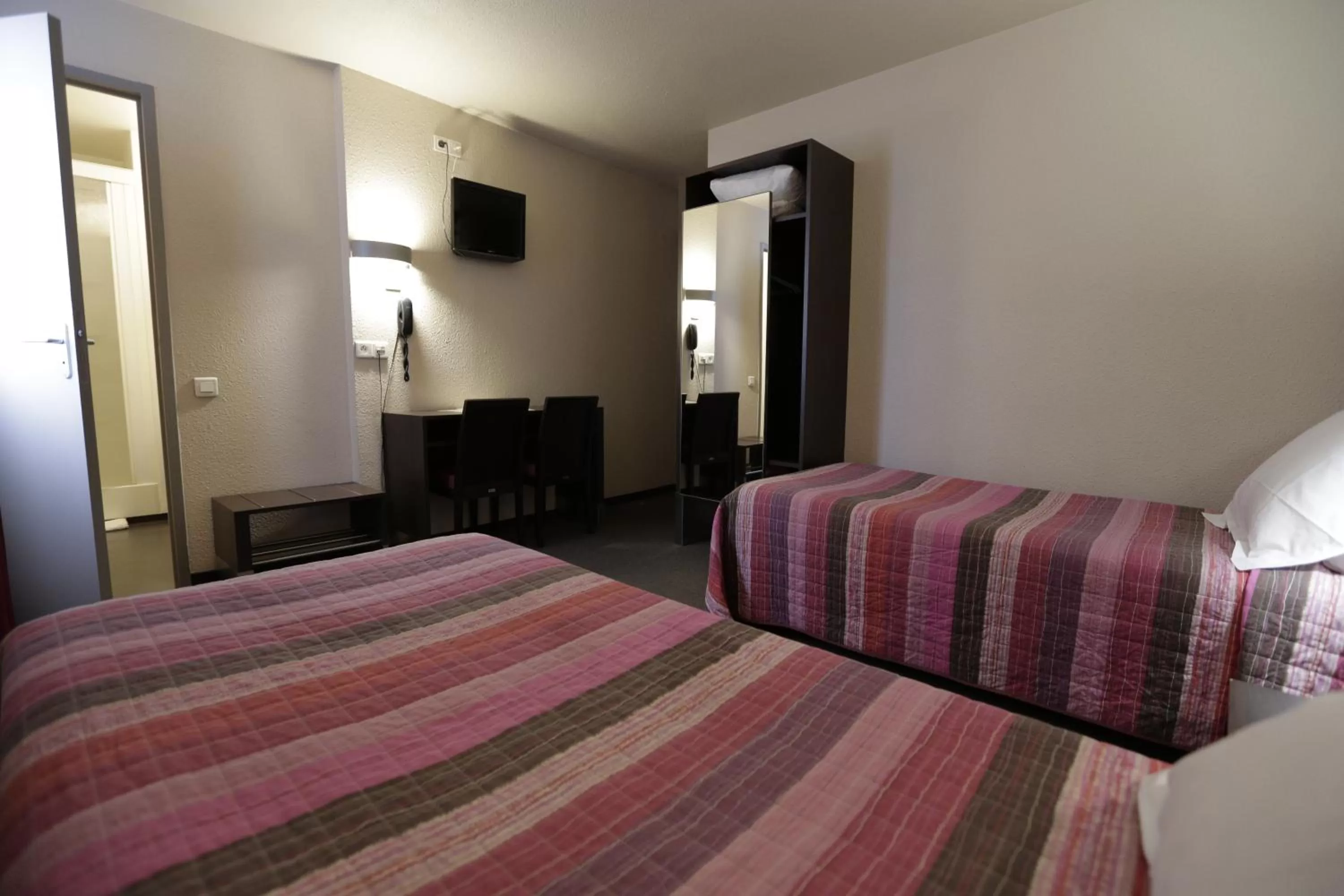 Bedroom, Bed in Hôtel Au Petit Caporal