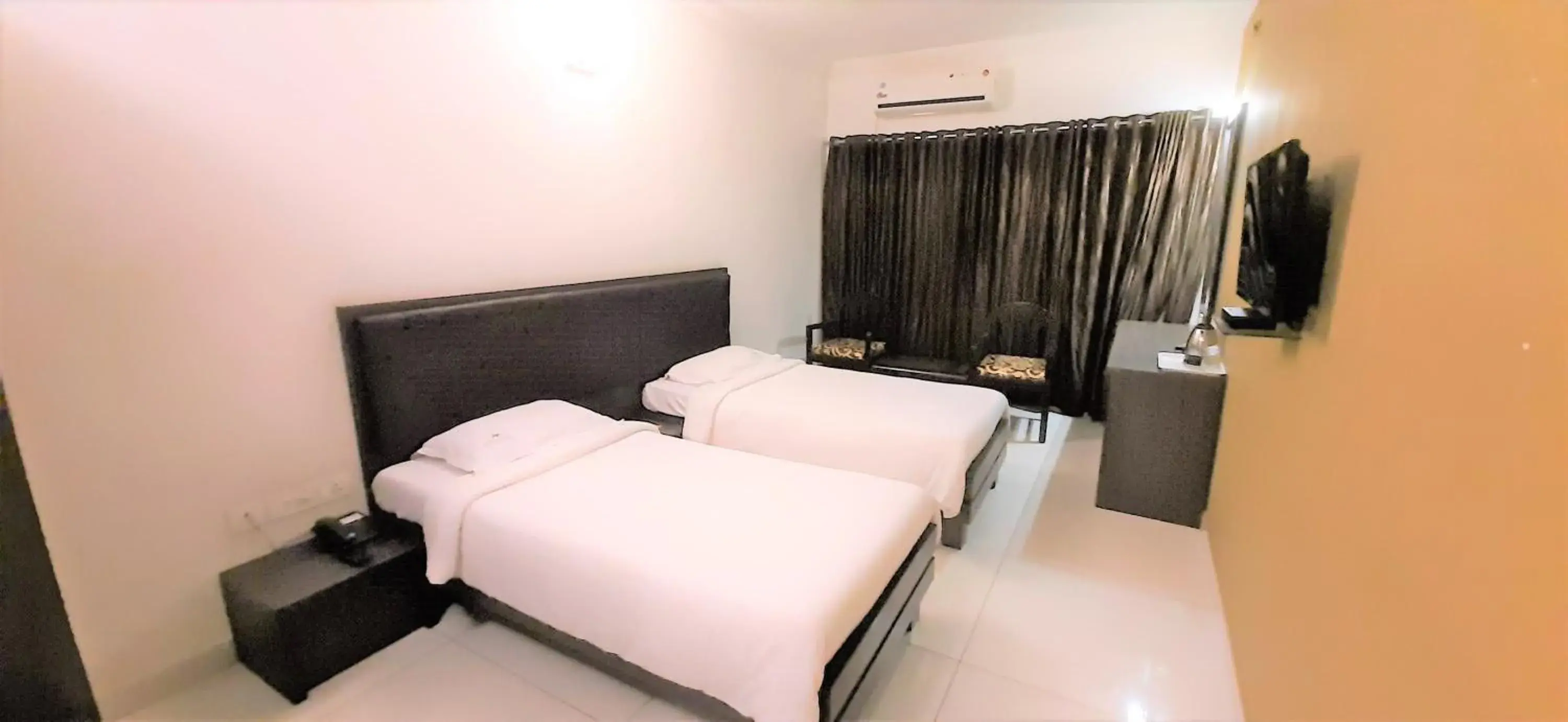 Photo of the whole room, Bed in Hotel Mangalore International