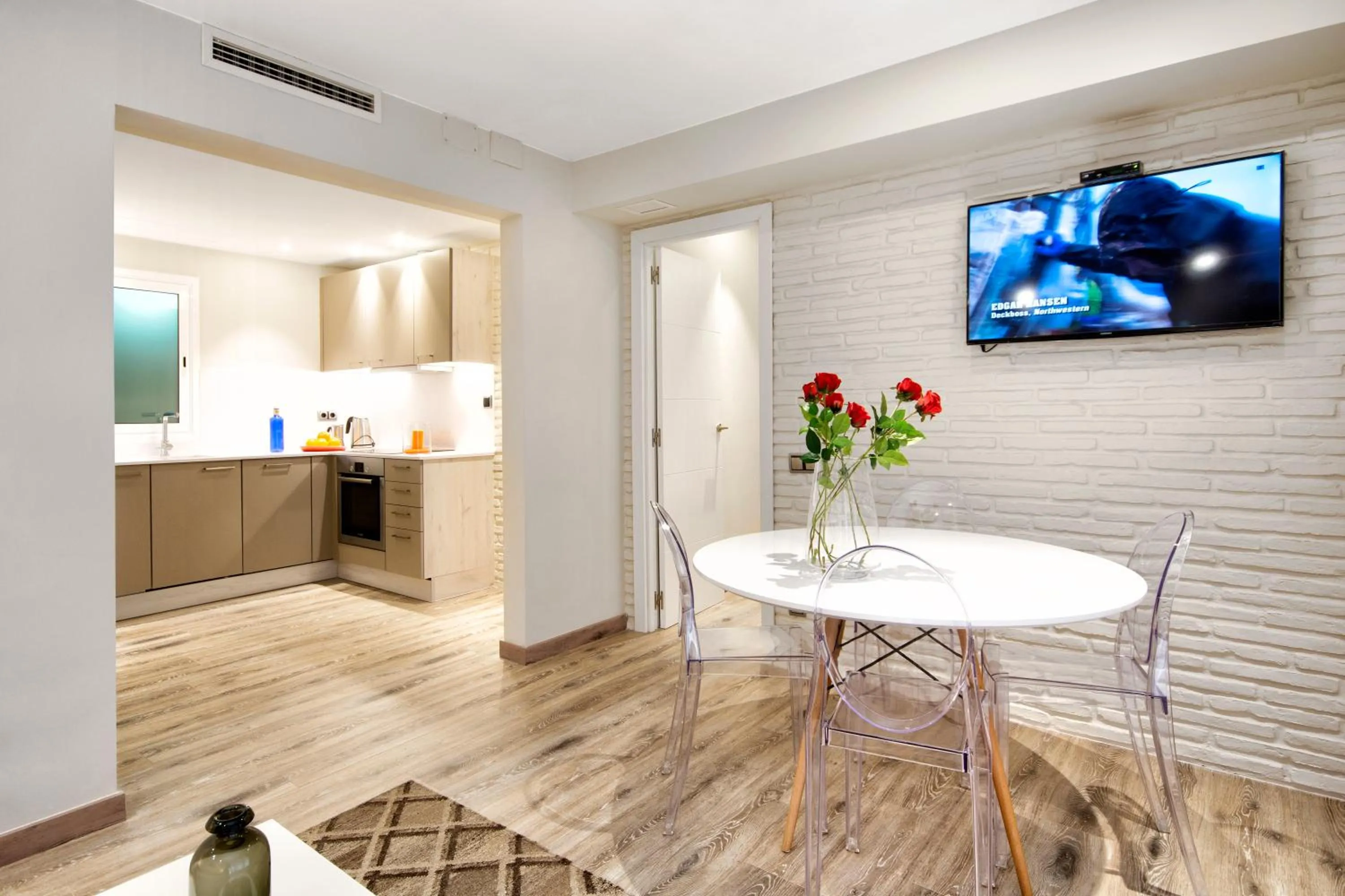 TV and multimedia in Eixample Building Apartments by Mercedes Heritage