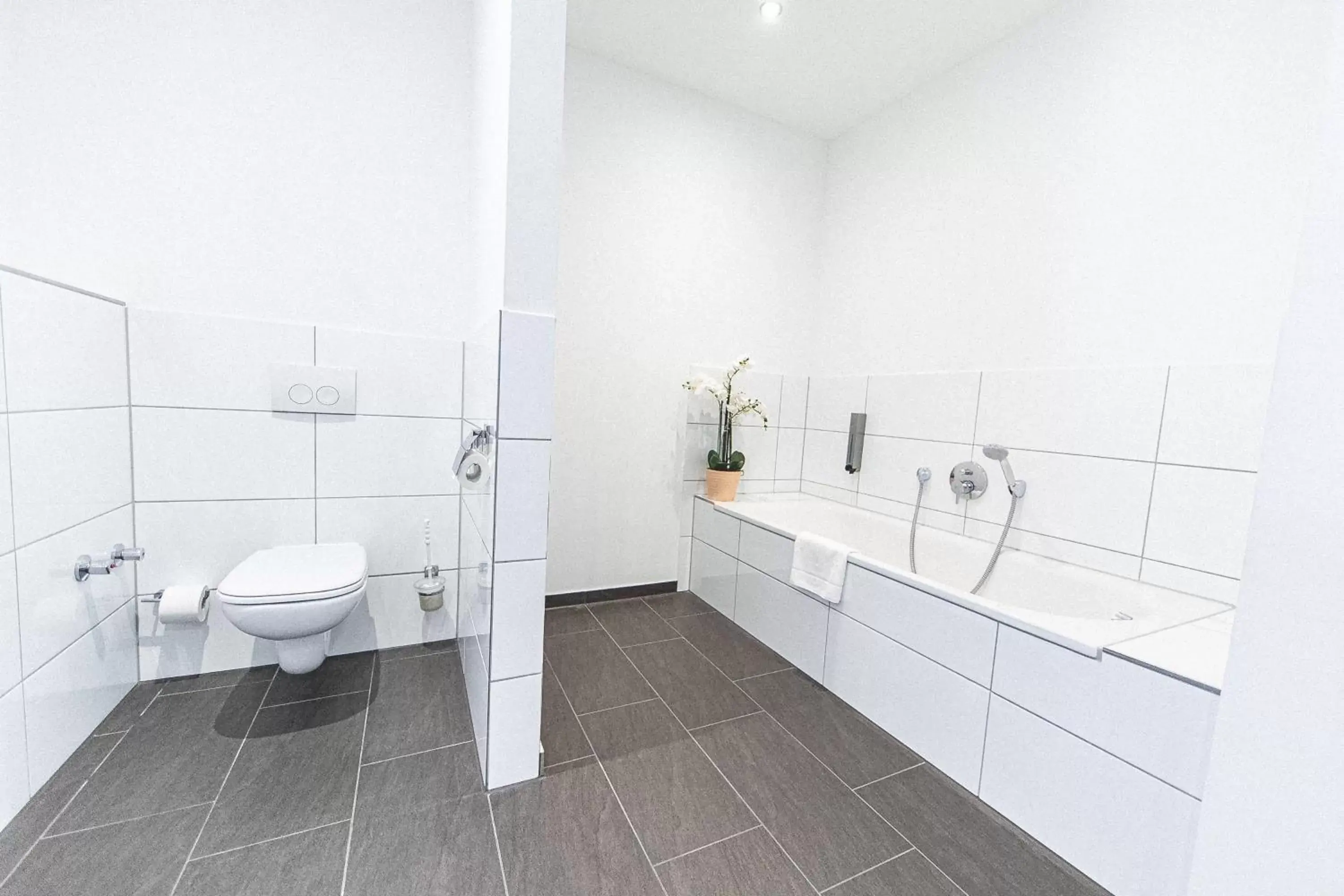 Bathroom in PLAZA Hotel Hanau Bathroom in PLAZA Hotel Hanau