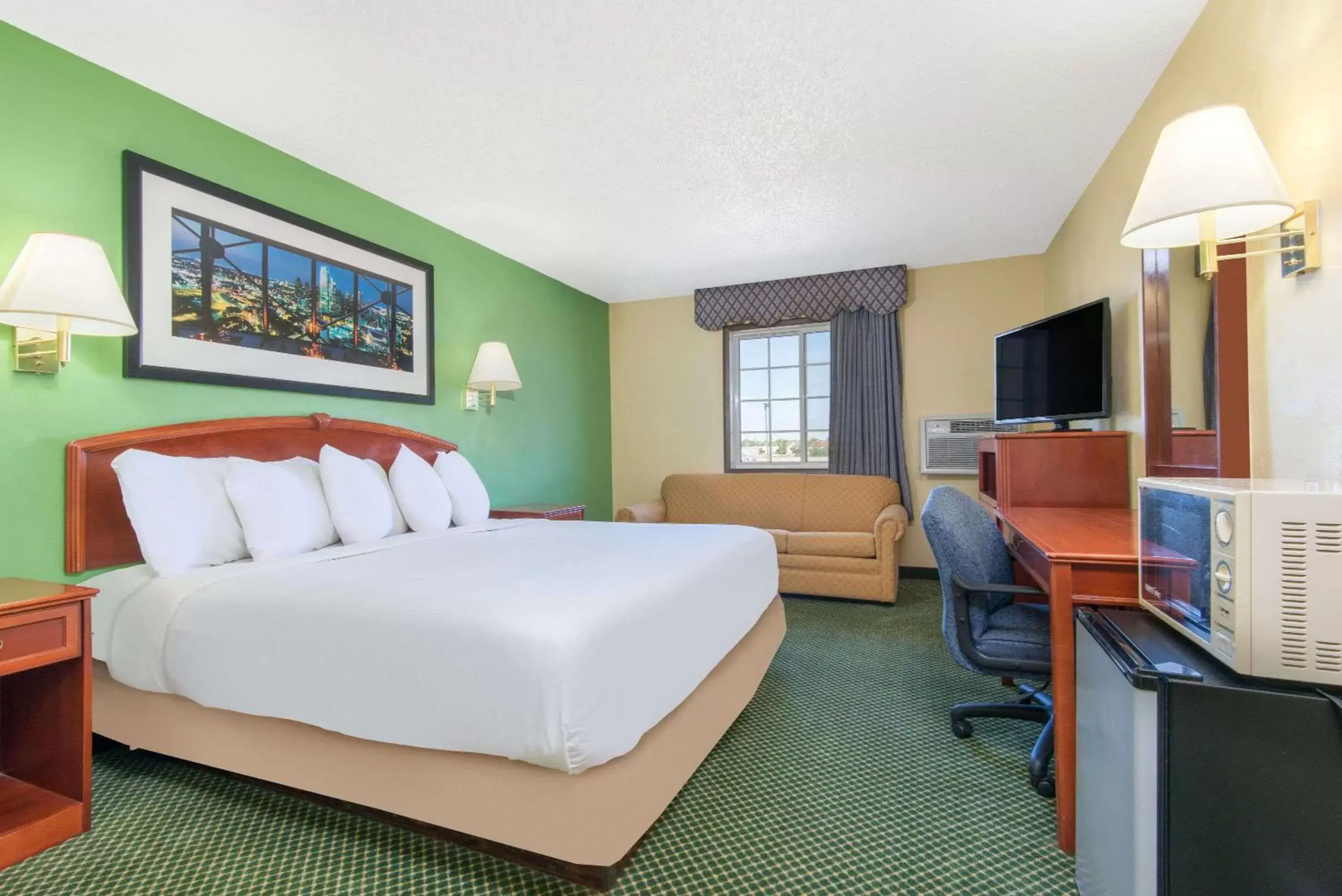 Photo of the whole room, Bed in Days Inn by Wyndham Great Bend