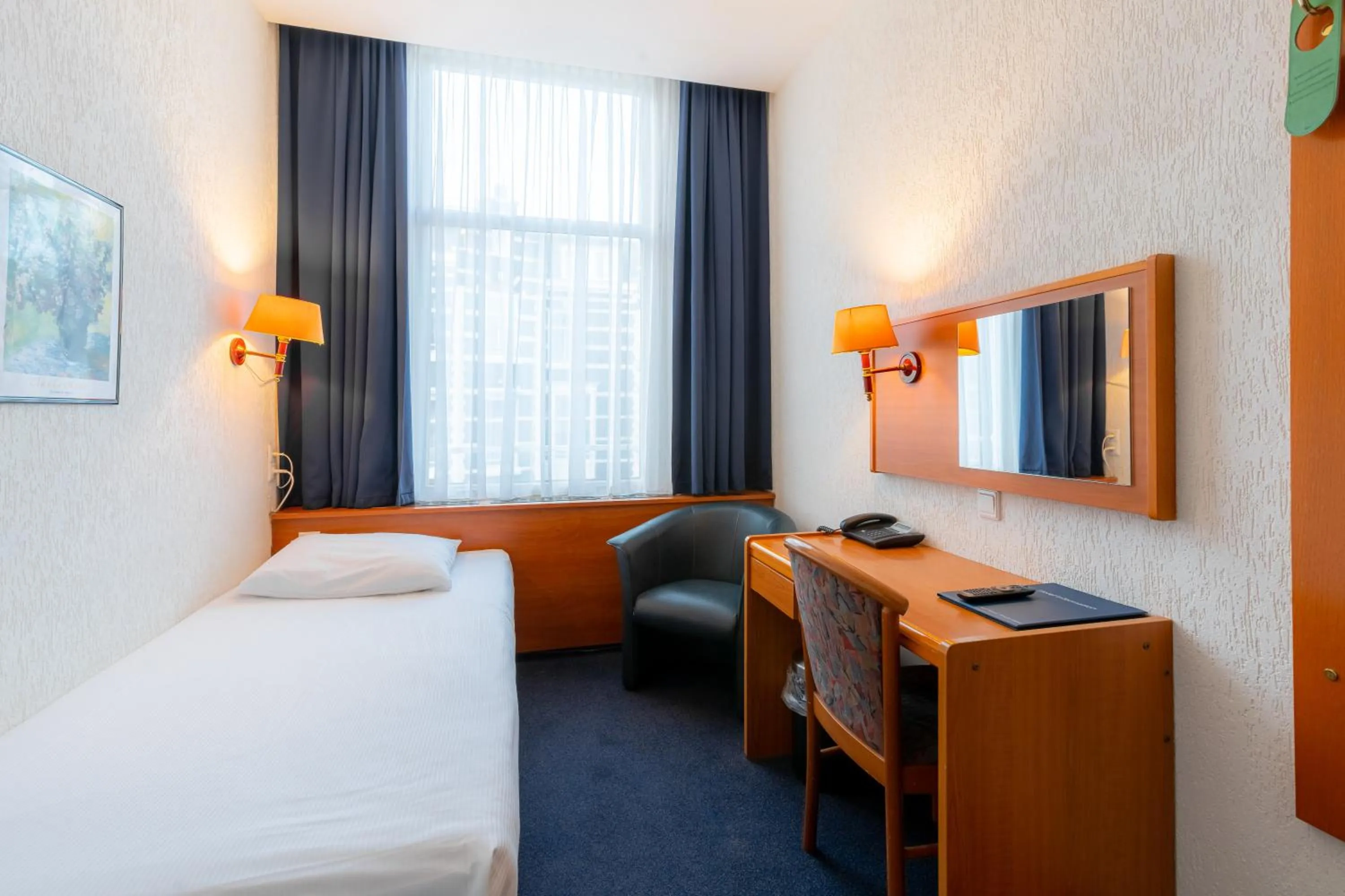 Photo of the whole room, Bed in Owl Hotel