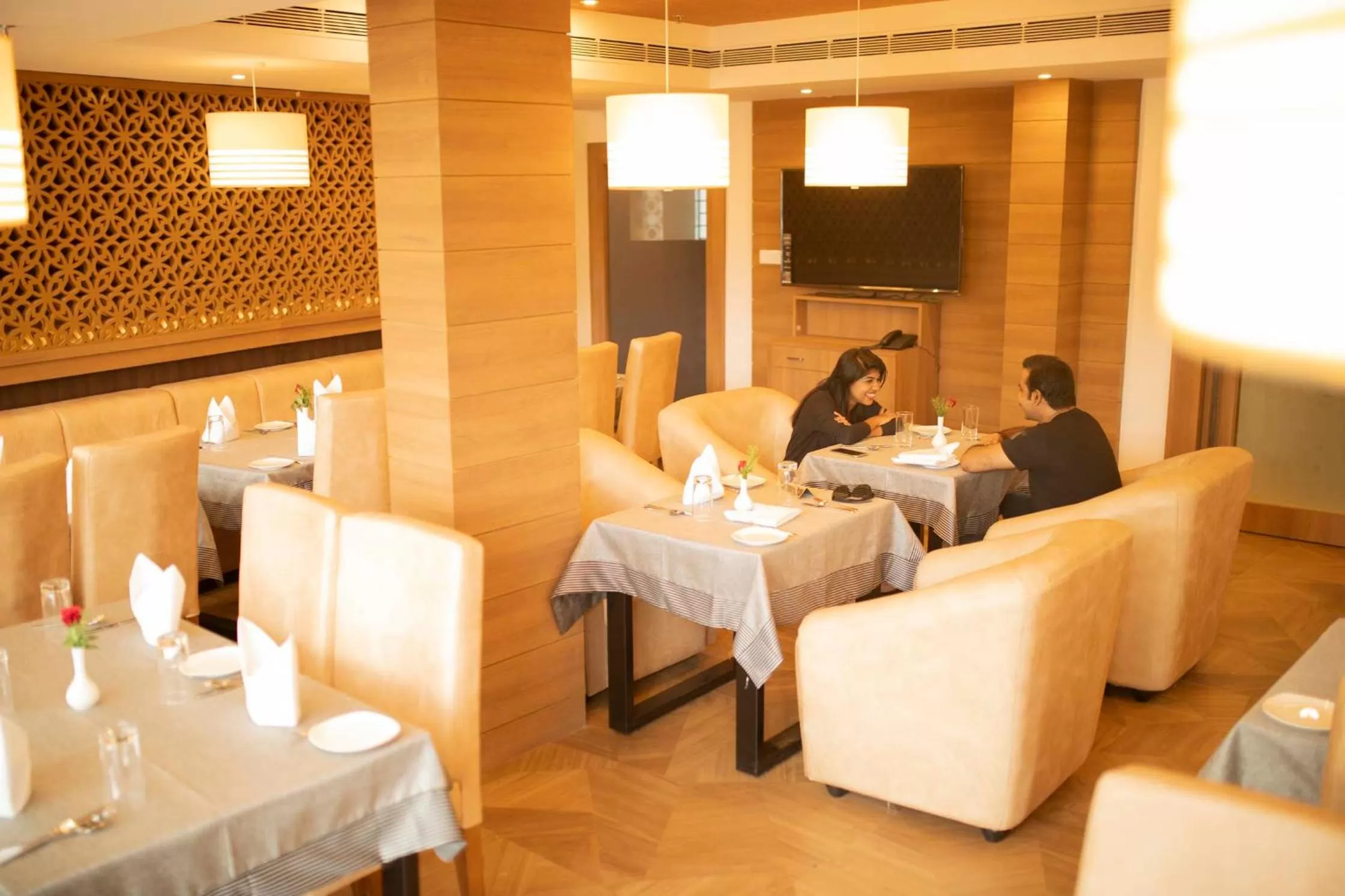 Restaurant/Places to Eat in HOTEL SAVITHRI
