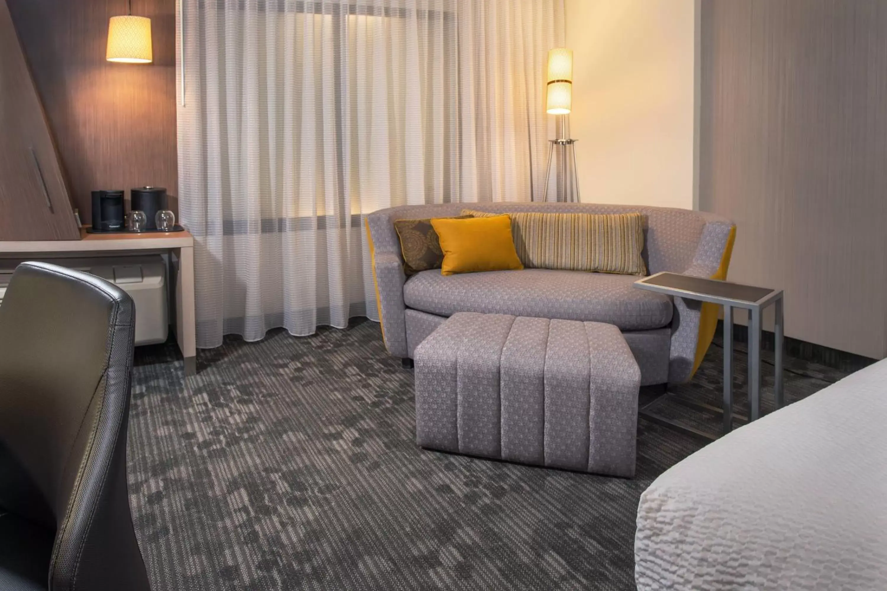 Lounge or bar, Seating Area in Courtyard by Marriott Houston Northwest/Cypress