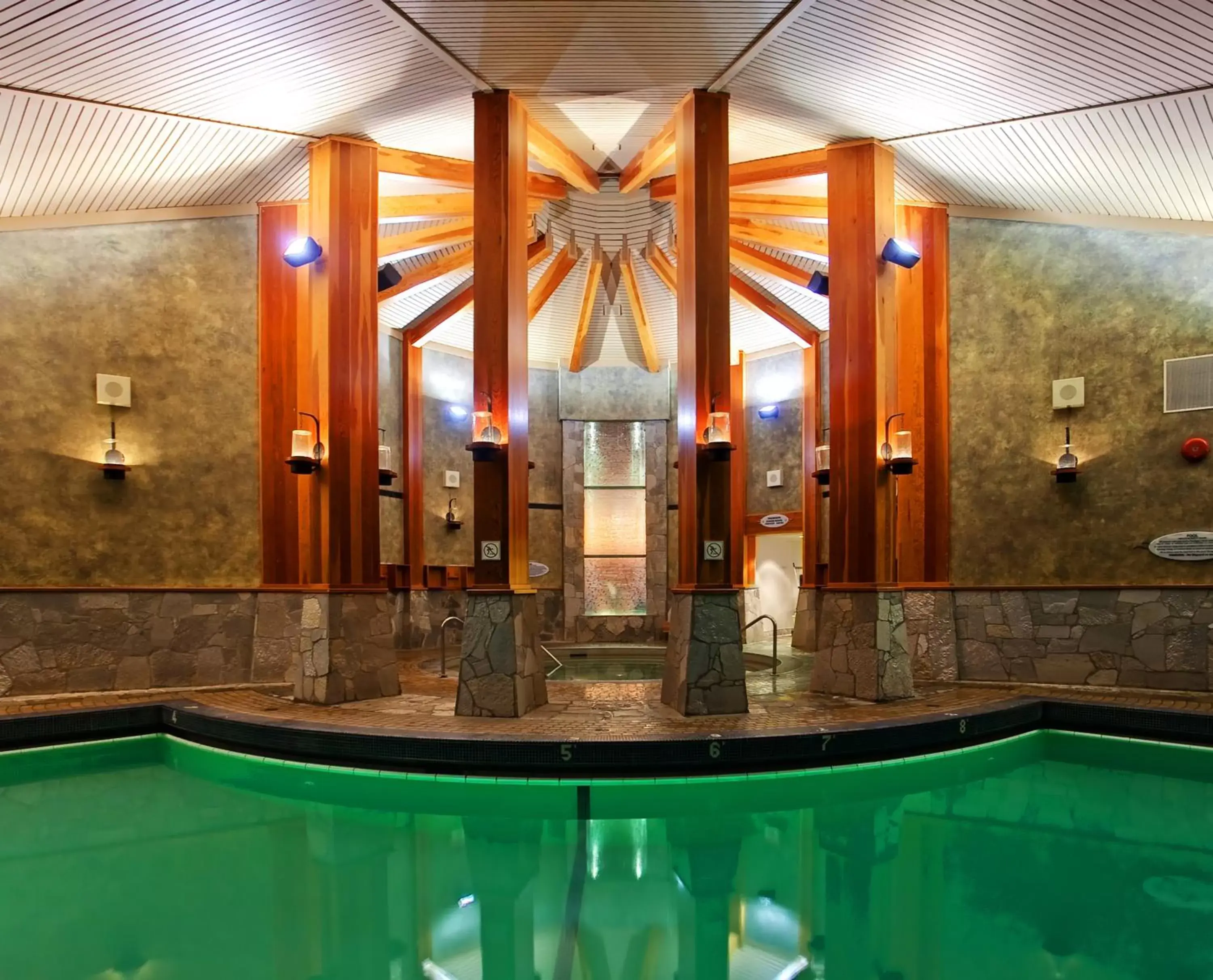 Spa and wellness centre/facilities, Swimming Pool in Harrison Hot Springs Resort & Spa