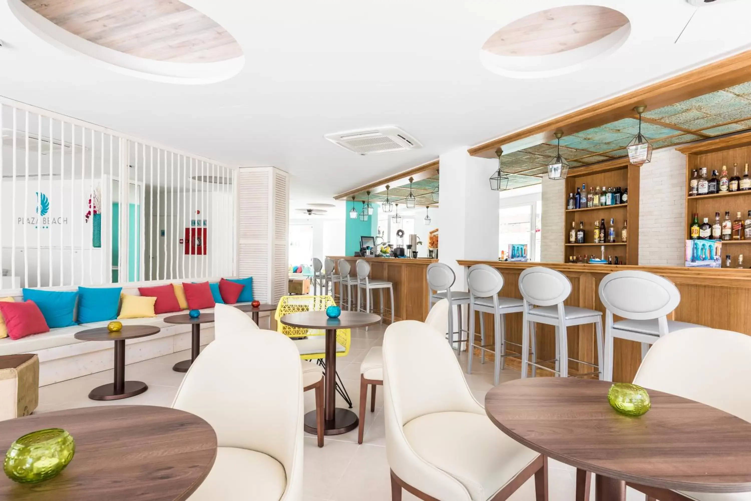 Lounge or bar, Restaurant/Places to Eat in Plaza Santa Ponsa Boutique - Adults Only.