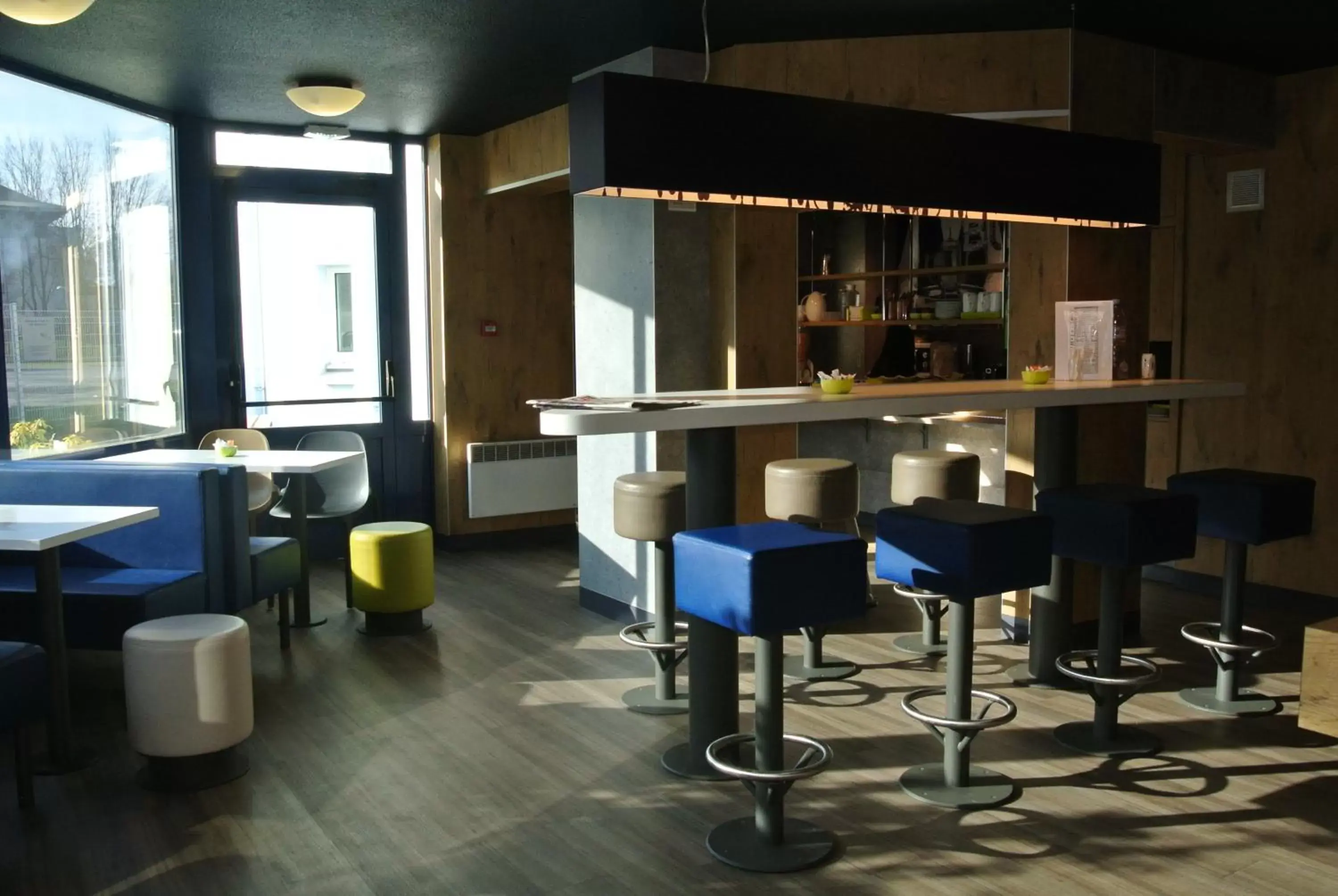Lobby or reception, Lounge/Bar in ibis budget Chambéry Sud Challes Les Eaux