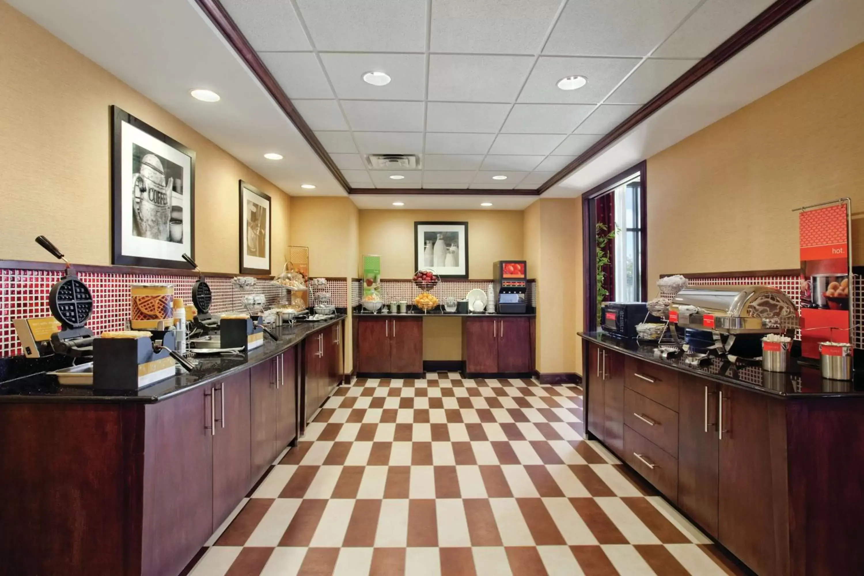 Dining area, Restaurant/Places to Eat in Hampton Inn & Suites Millington