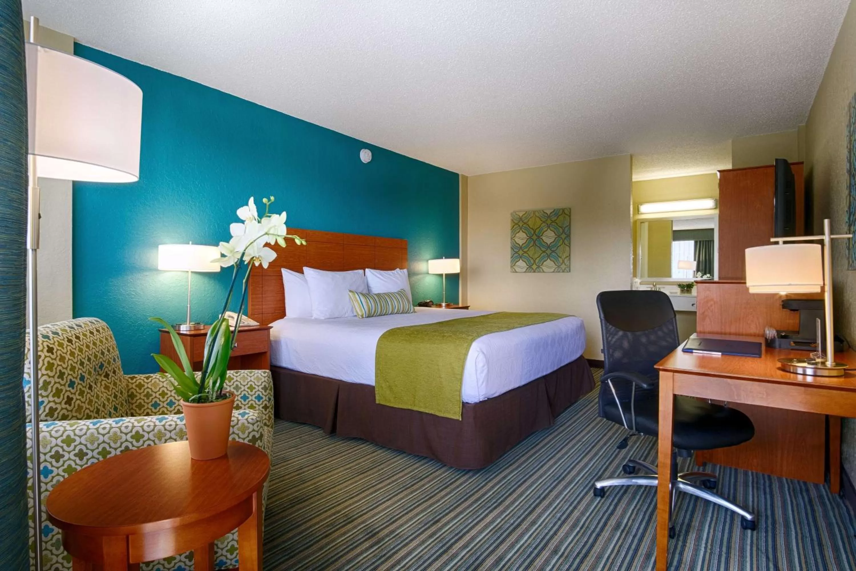 Bedroom, Bed in Best Western On The Bay Inn & Marina