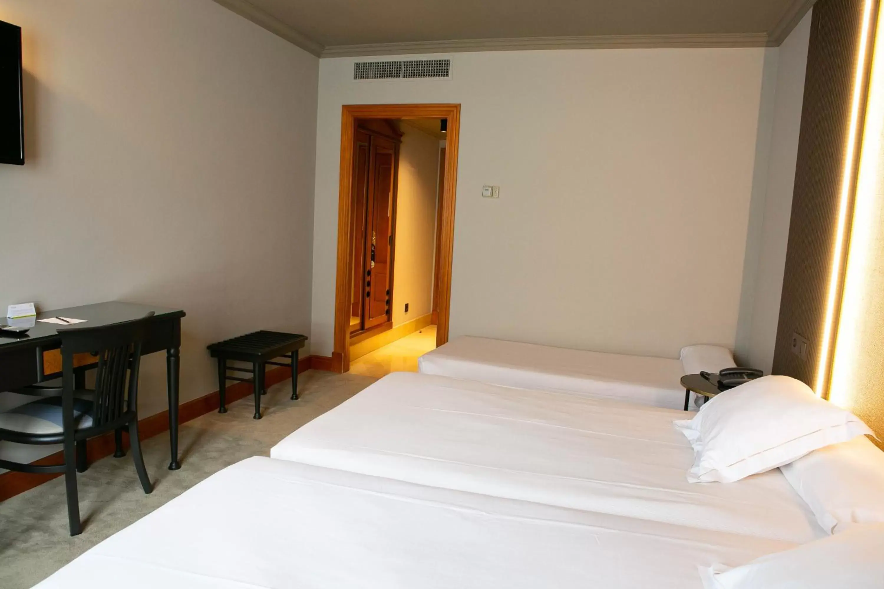 Bed in Hotel Sercotel Ciudad de Oviedo