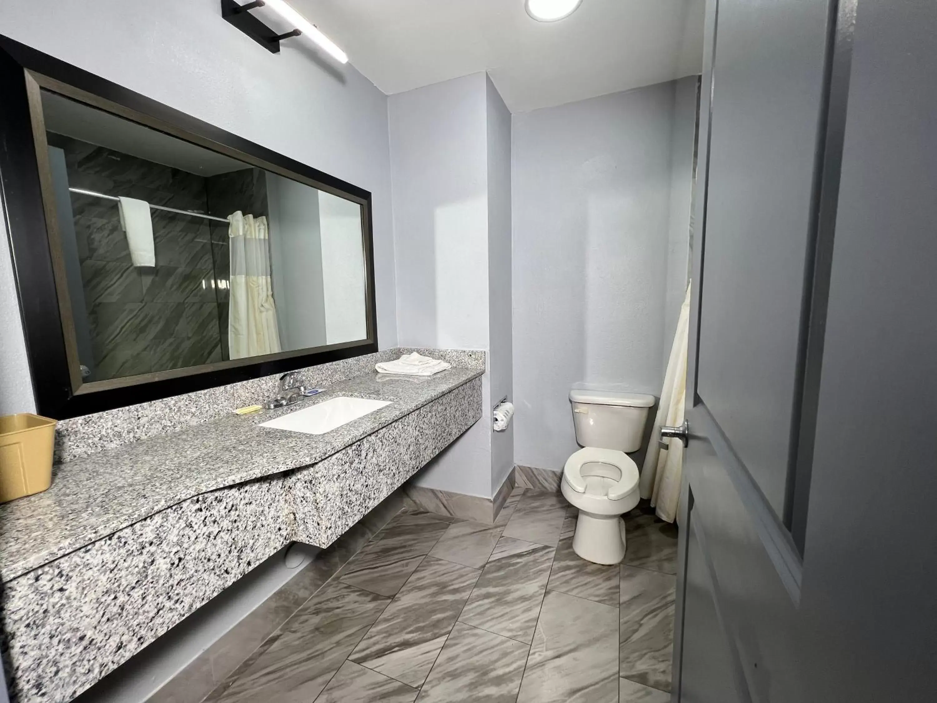 Bathroom in Jamestown inn & Suites