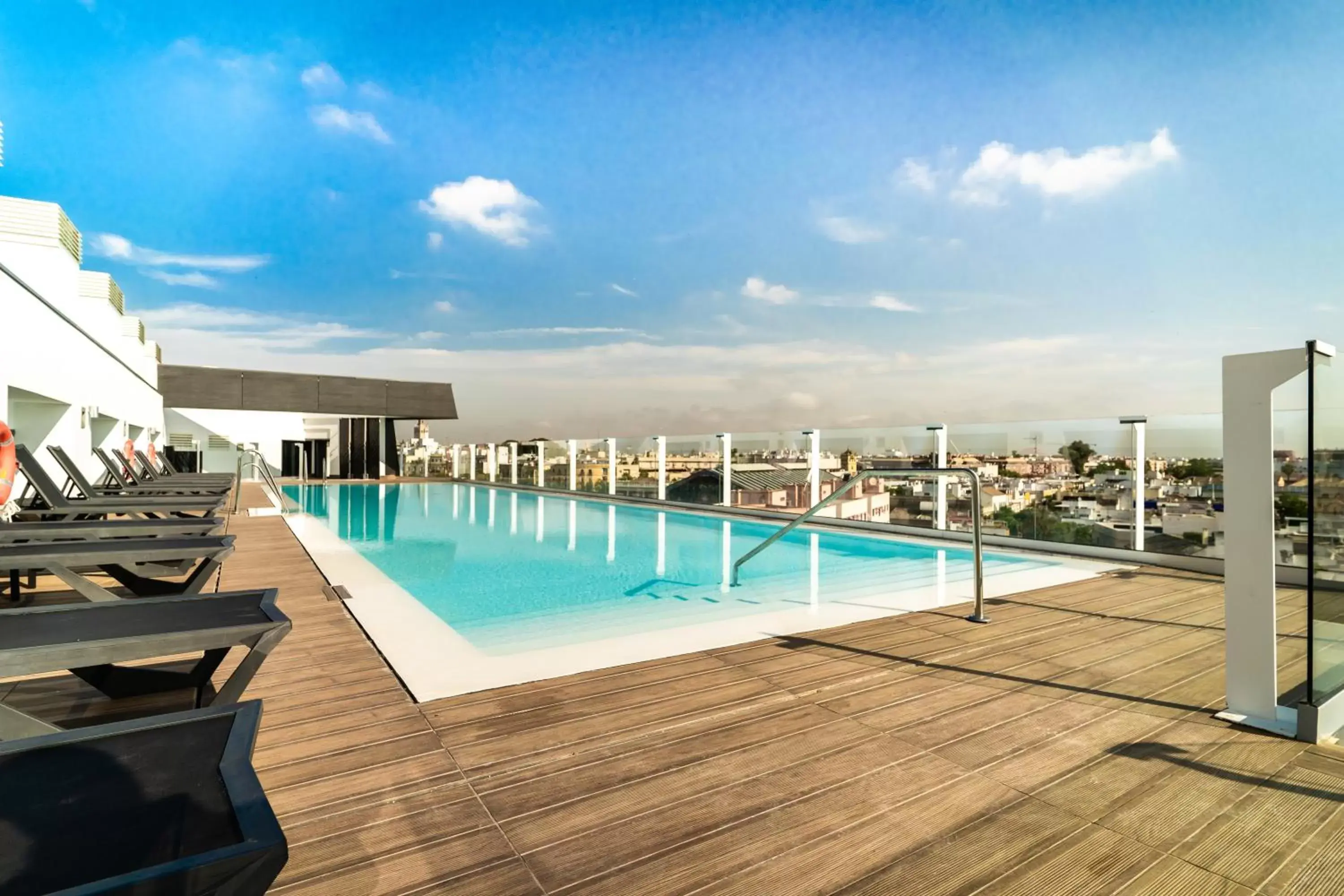 Pool view, Swimming Pool in Hotel Giralda Center