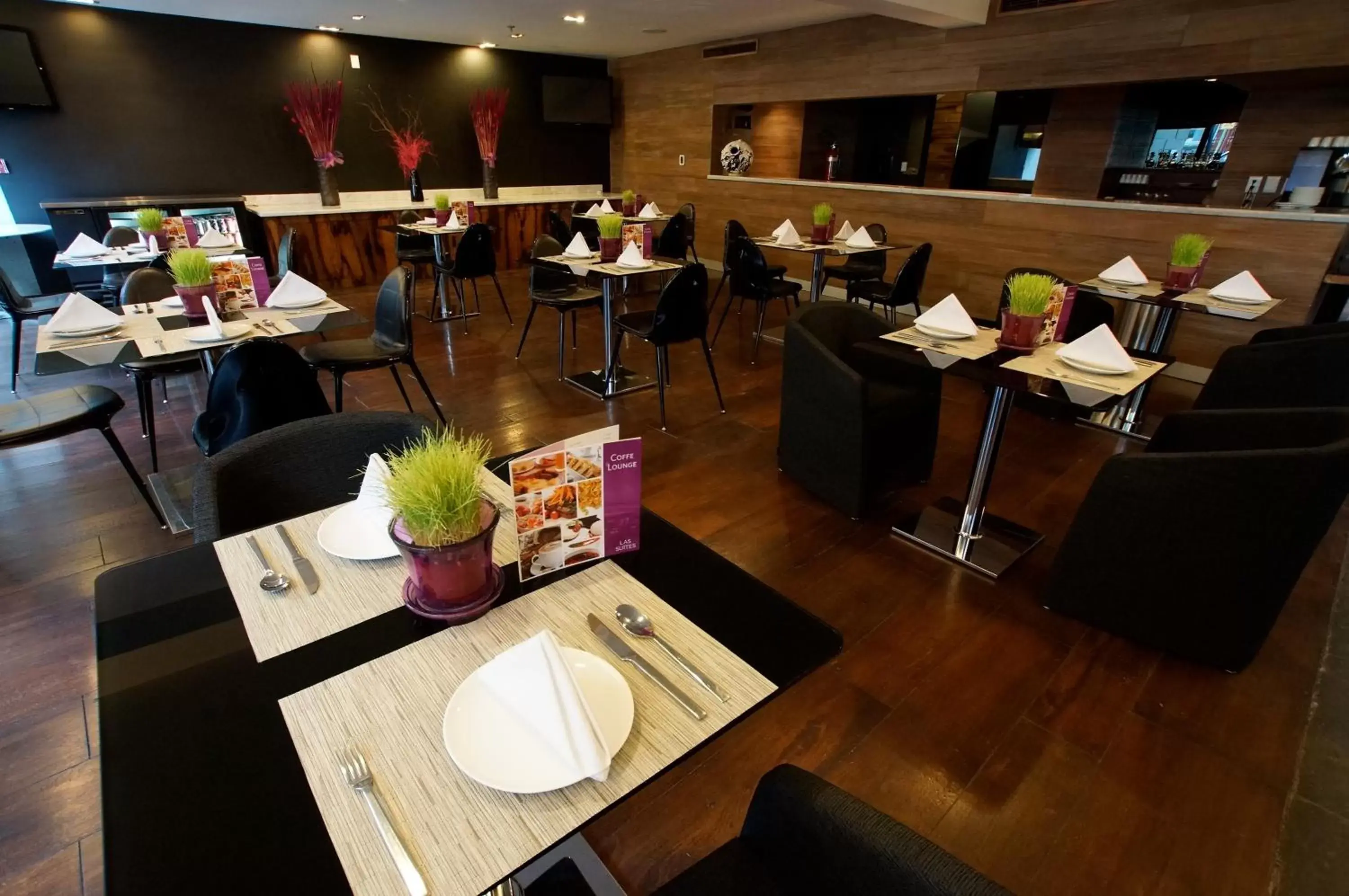 Restaurant/Places to Eat in Las Suites Campos Eliseos