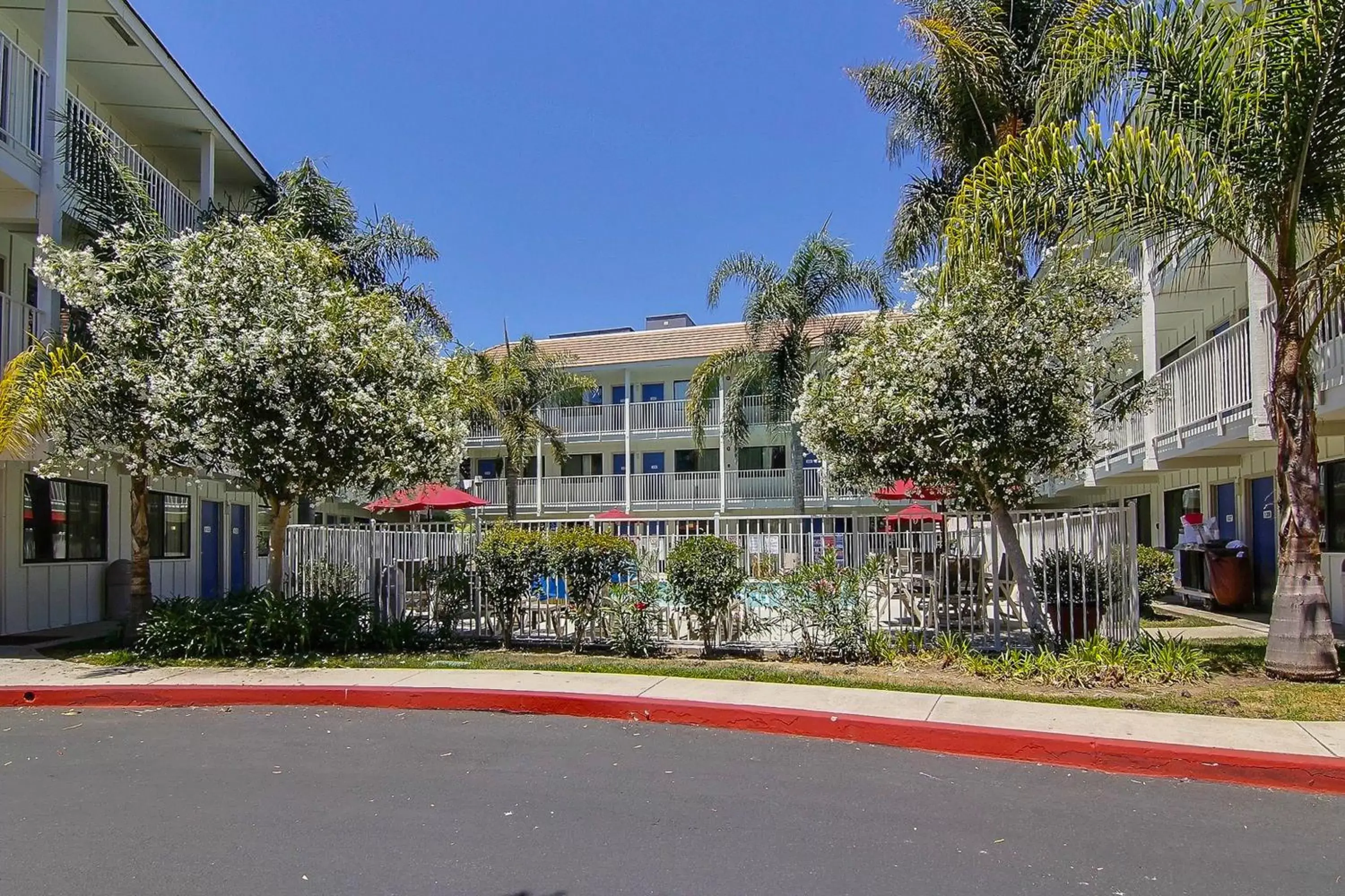 Facade/entrance, Property Building in Motel 6-Carpinteria, CA - Santa Barbara - North